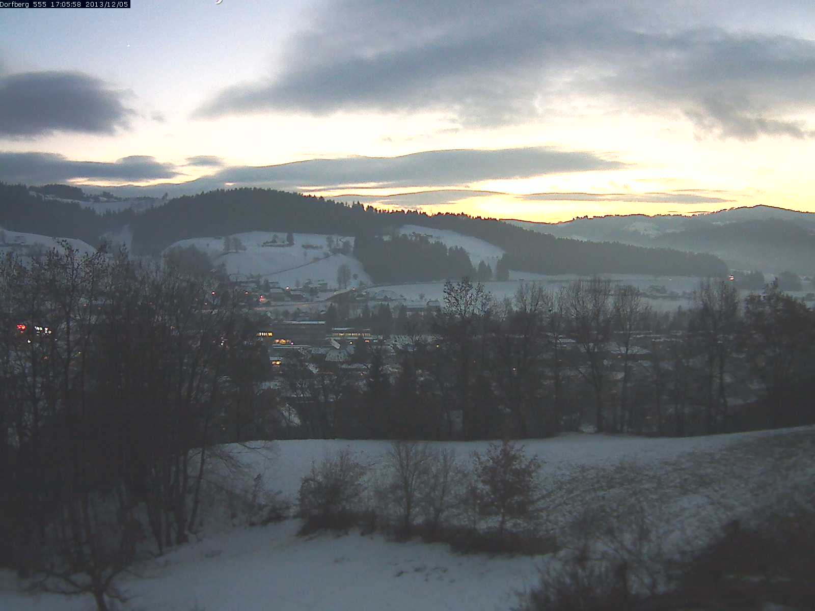 Webcam-Bild: Aussicht vom Dorfberg in Langnau 20131205-170600