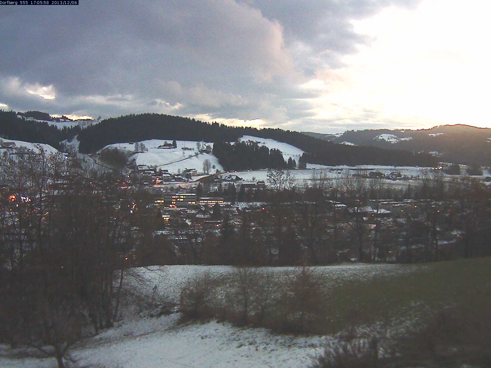 Webcam-Bild: Aussicht vom Dorfberg in Langnau 20131206-170600