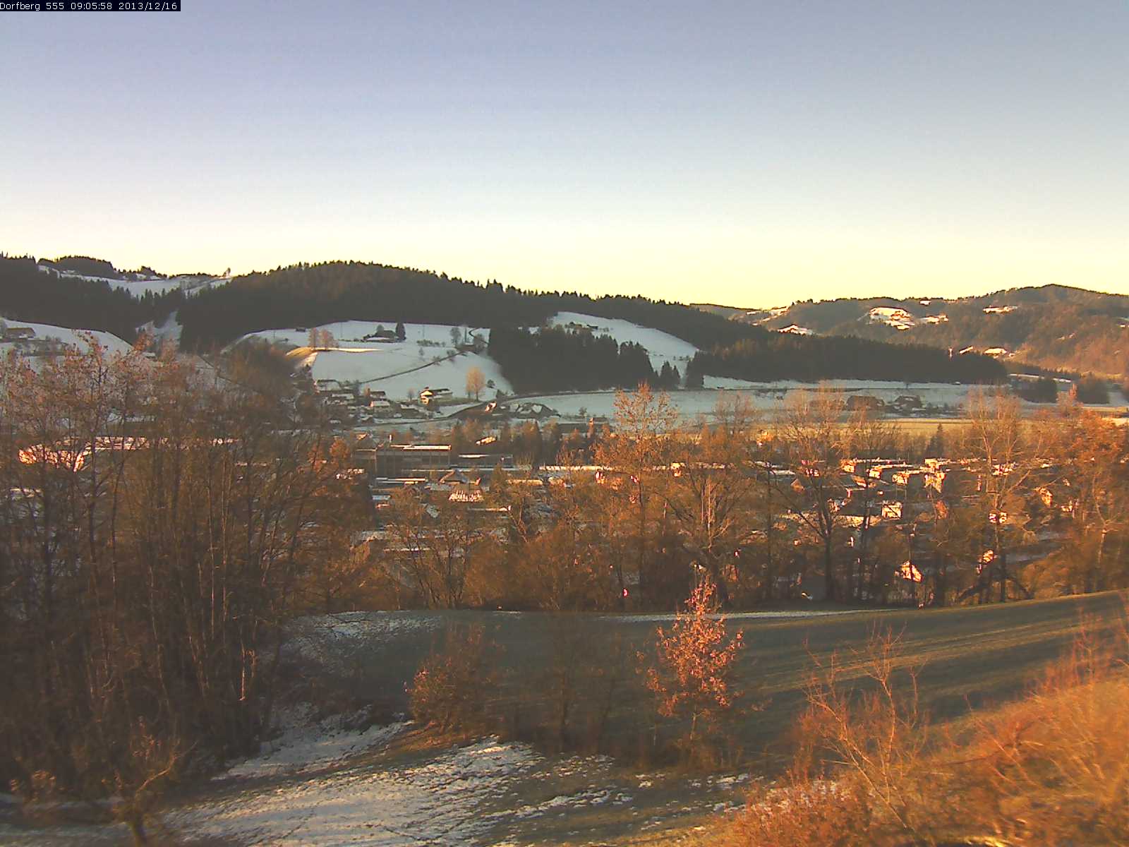 Webcam-Bild: Aussicht vom Dorfberg in Langnau 20131216-090600