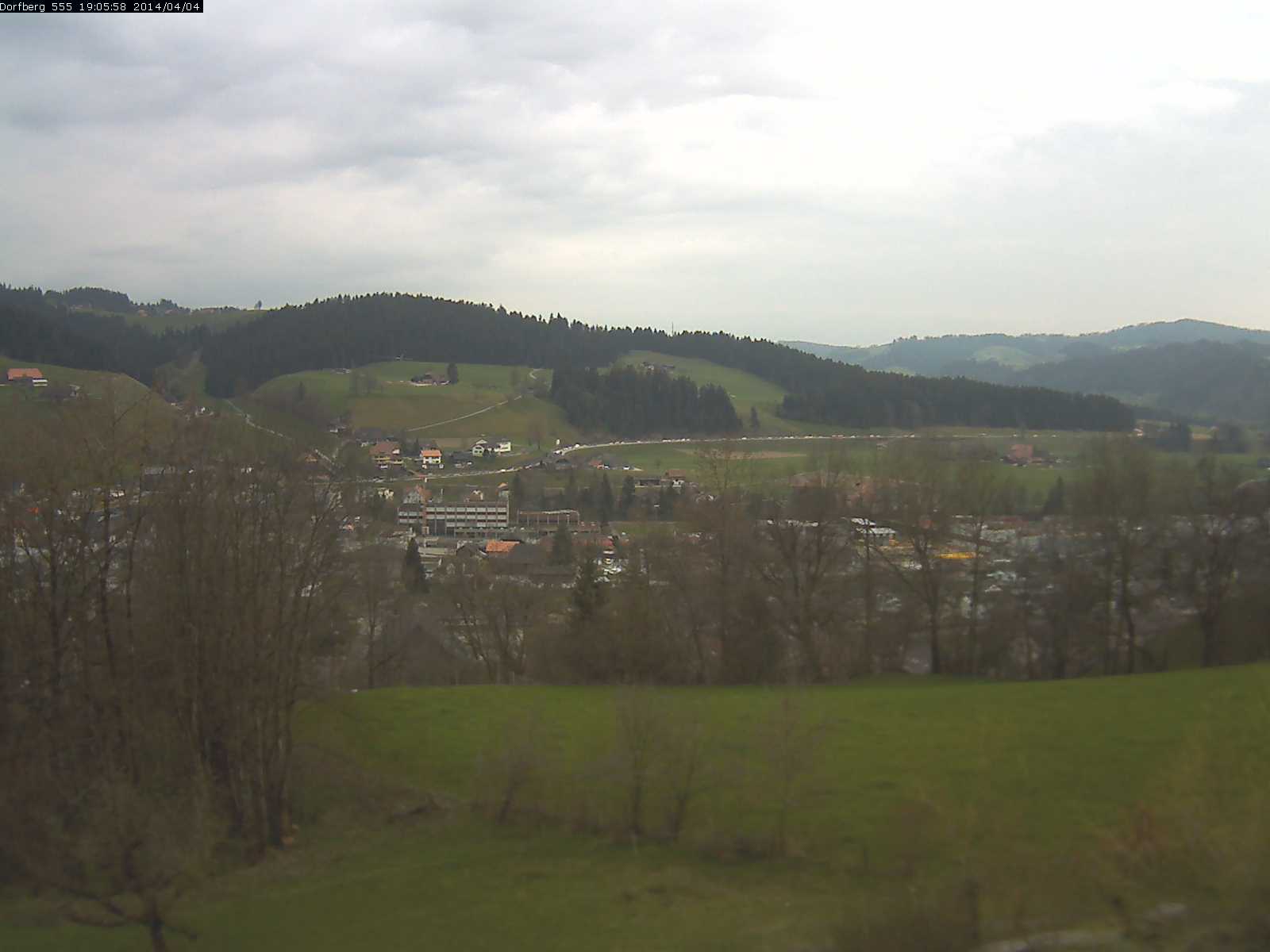 Webcam-Bild: Aussicht vom Dorfberg in Langnau 20140404-190600