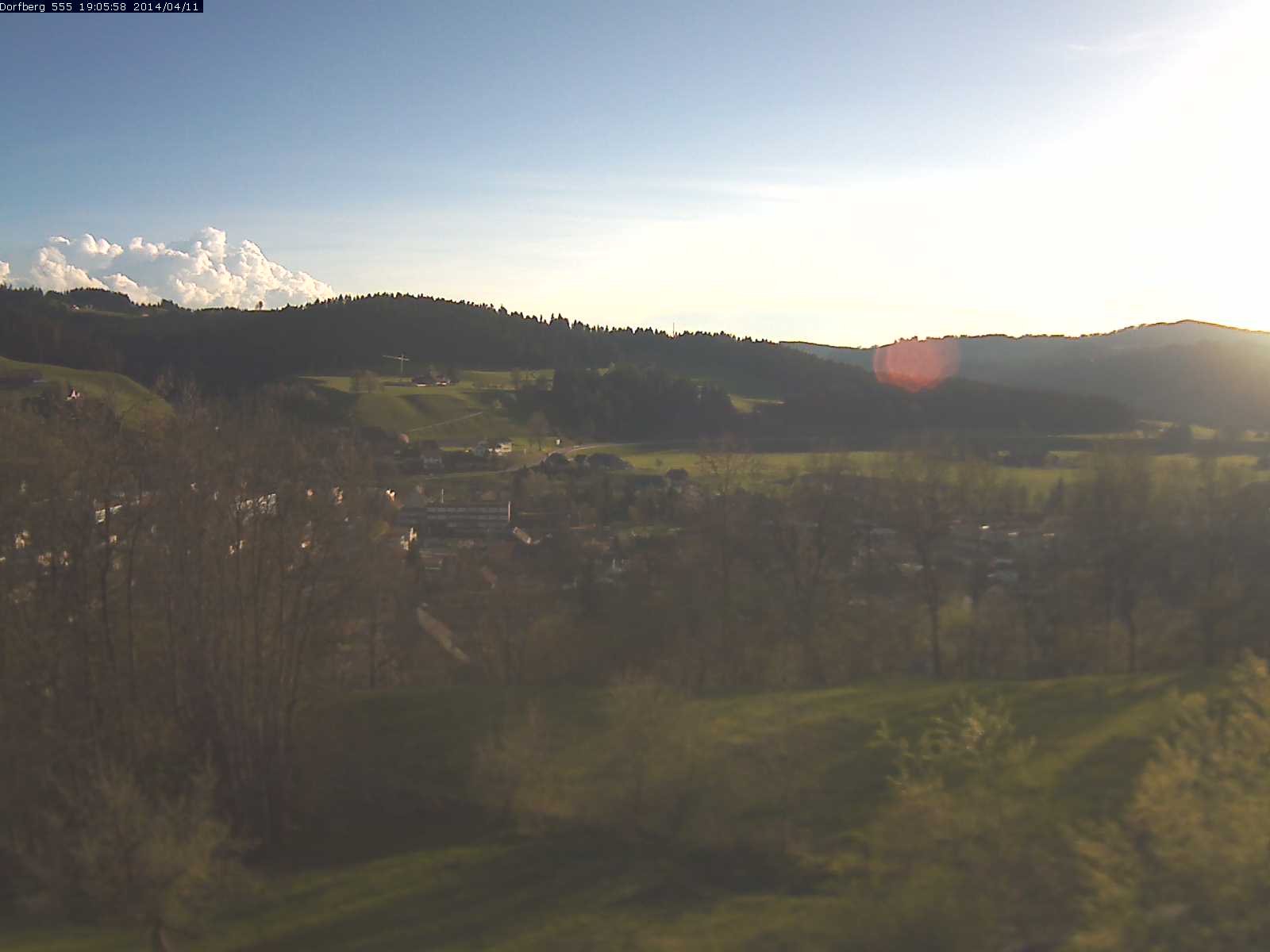 Webcam-Bild: Aussicht vom Dorfberg in Langnau 20140411-190600