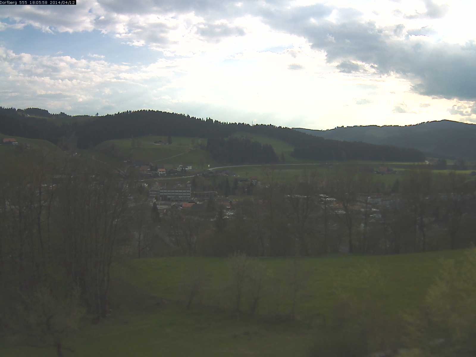 Webcam-Bild: Aussicht vom Dorfberg in Langnau 20140412-180600