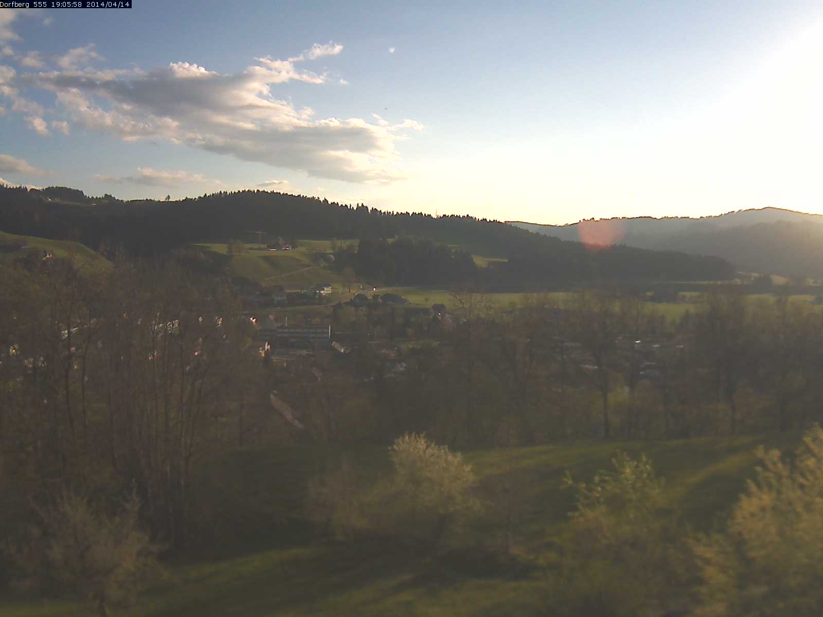 Webcam-Bild: Aussicht vom Dorfberg in Langnau 20140414-190600