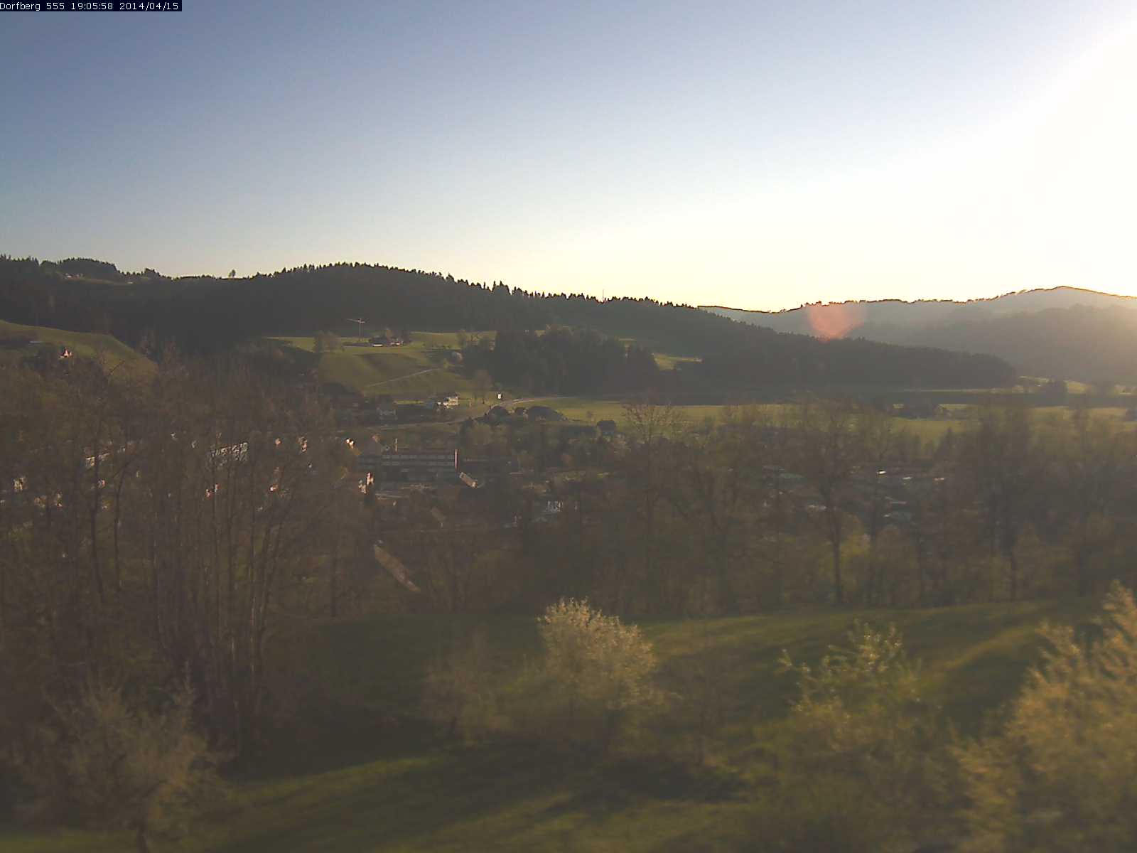 Webcam-Bild: Aussicht vom Dorfberg in Langnau 20140415-190600
