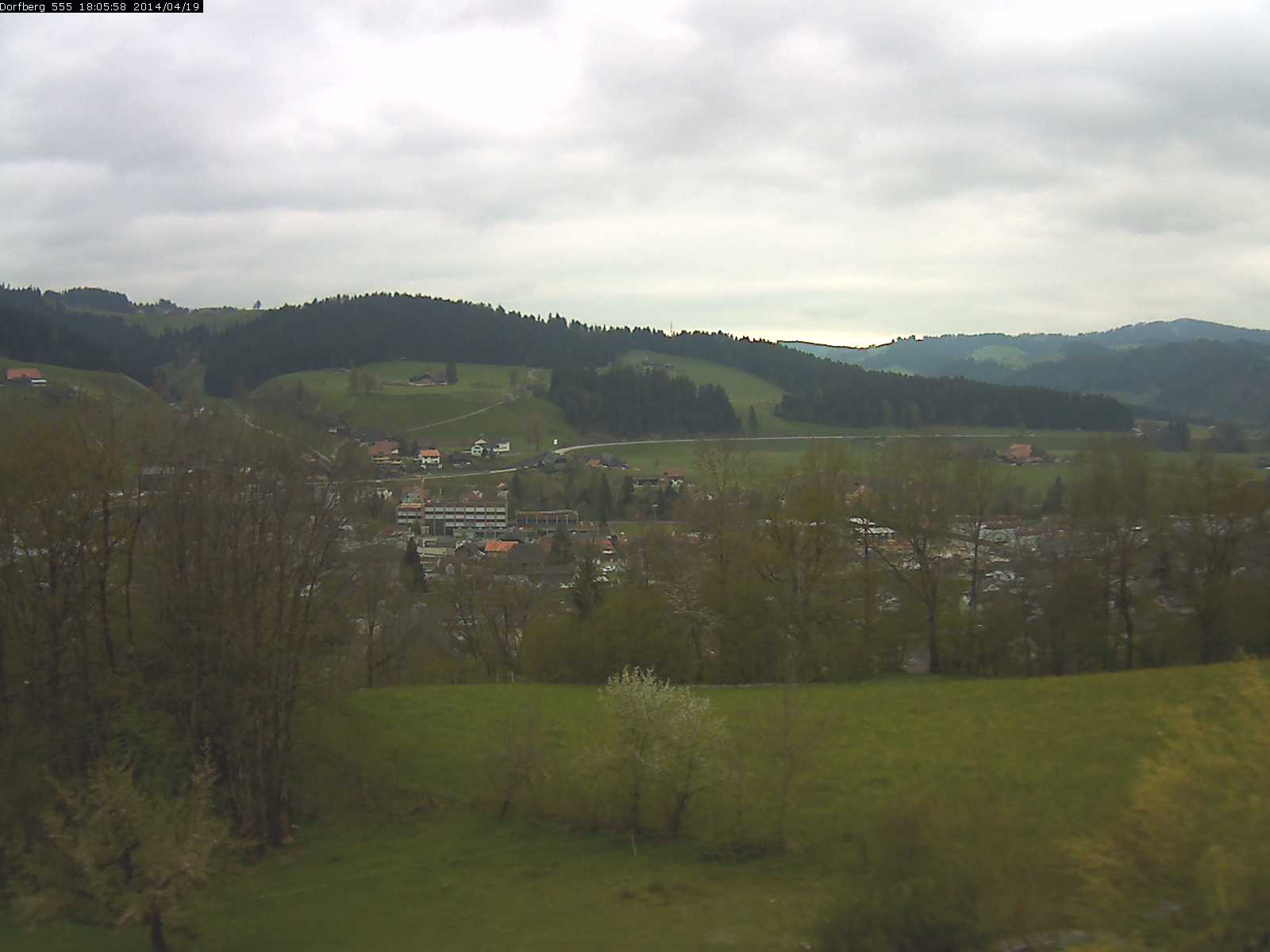 Webcam-Bild: Aussicht vom Dorfberg in Langnau 20140419-180600