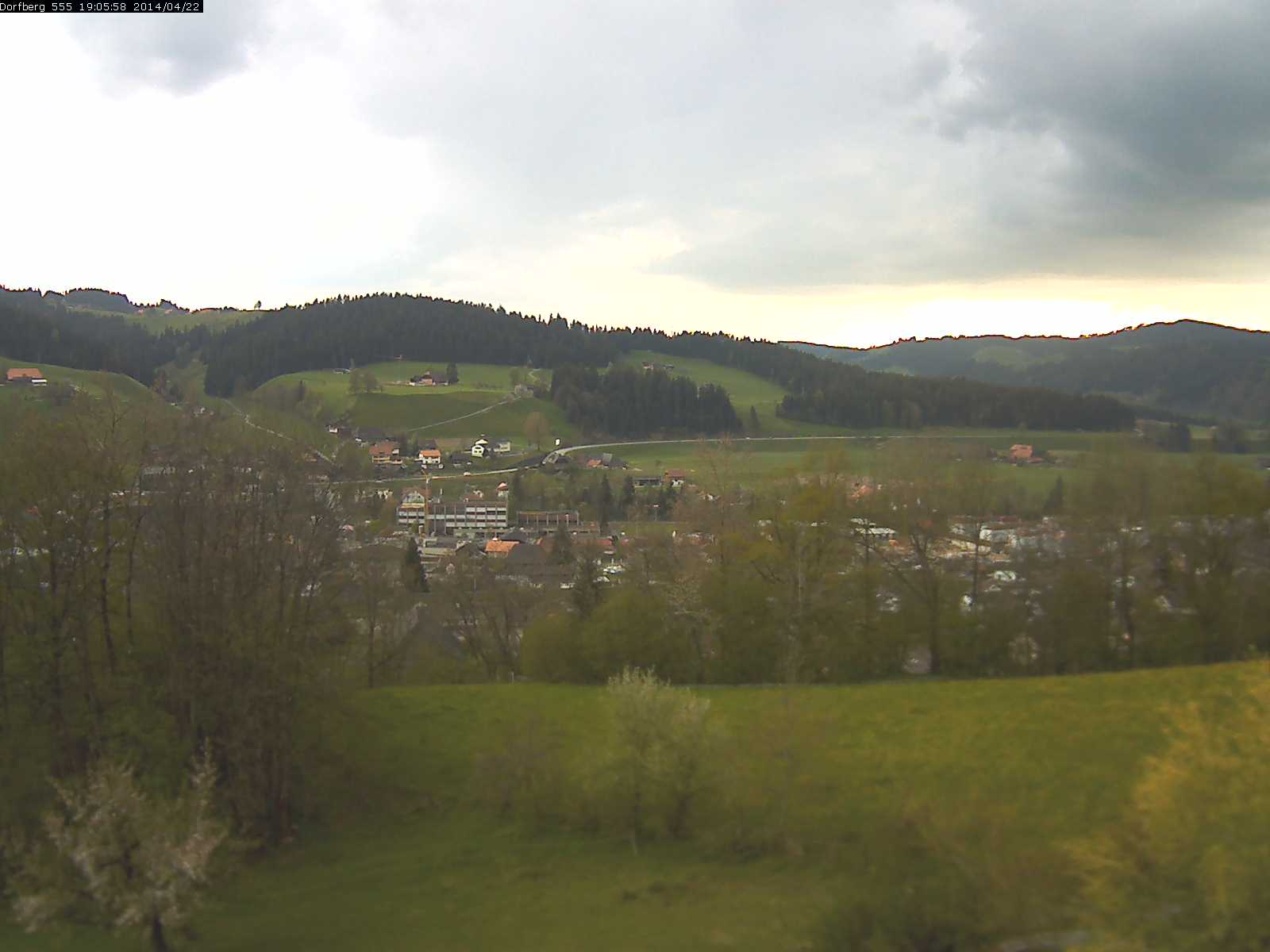 Webcam-Bild: Aussicht vom Dorfberg in Langnau 20140422-190600