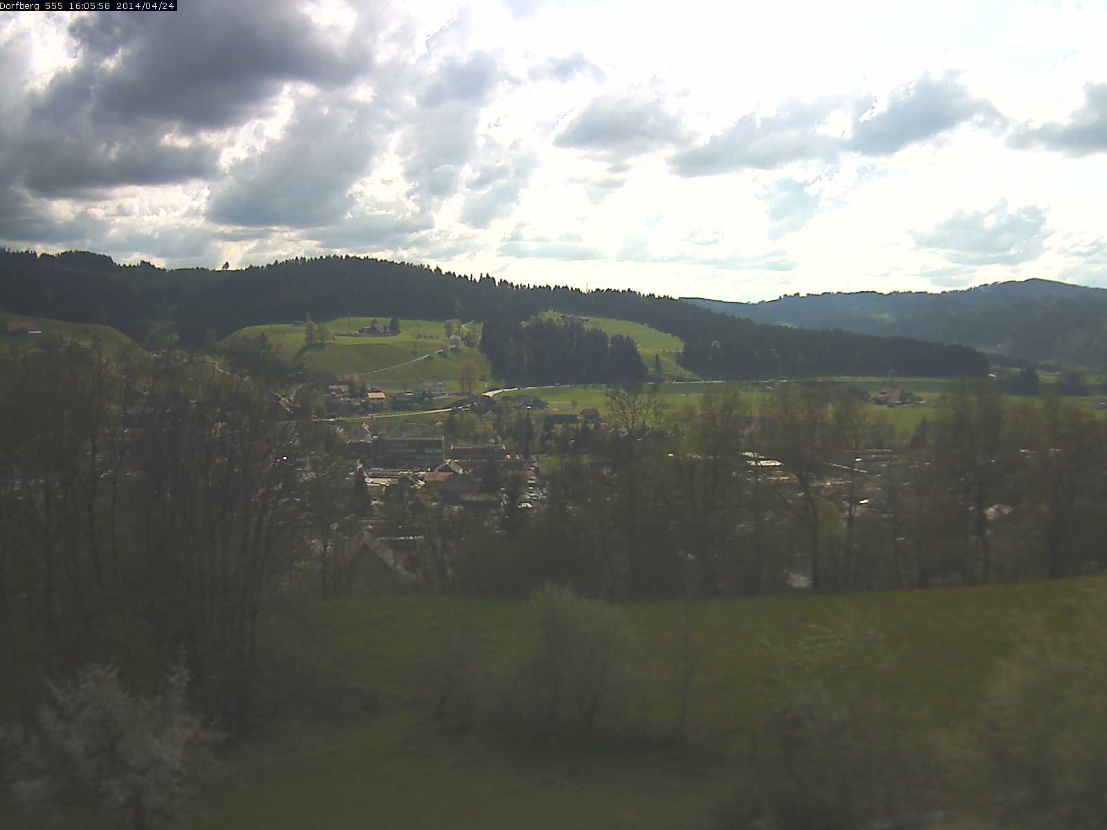 Webcam-Bild: Aussicht vom Dorfberg in Langnau 20140424-160600