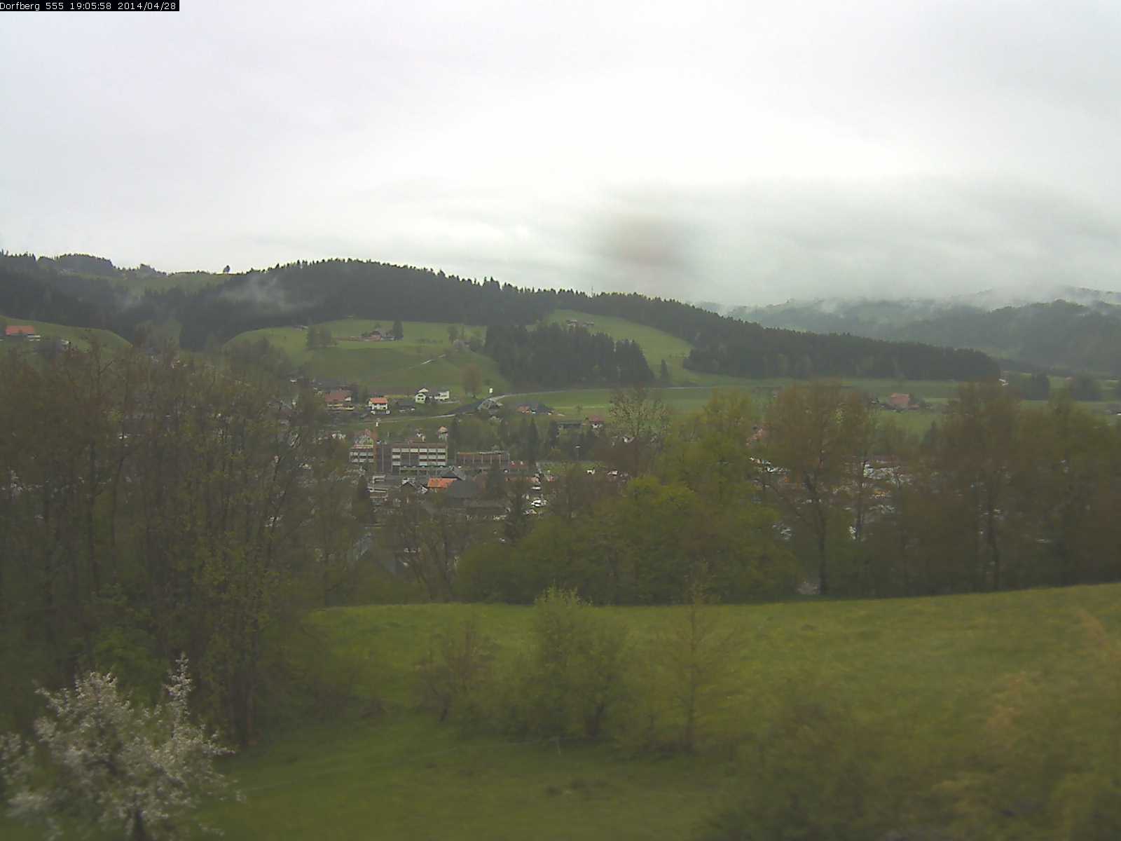 Webcam-Bild: Aussicht vom Dorfberg in Langnau 20140428-190600