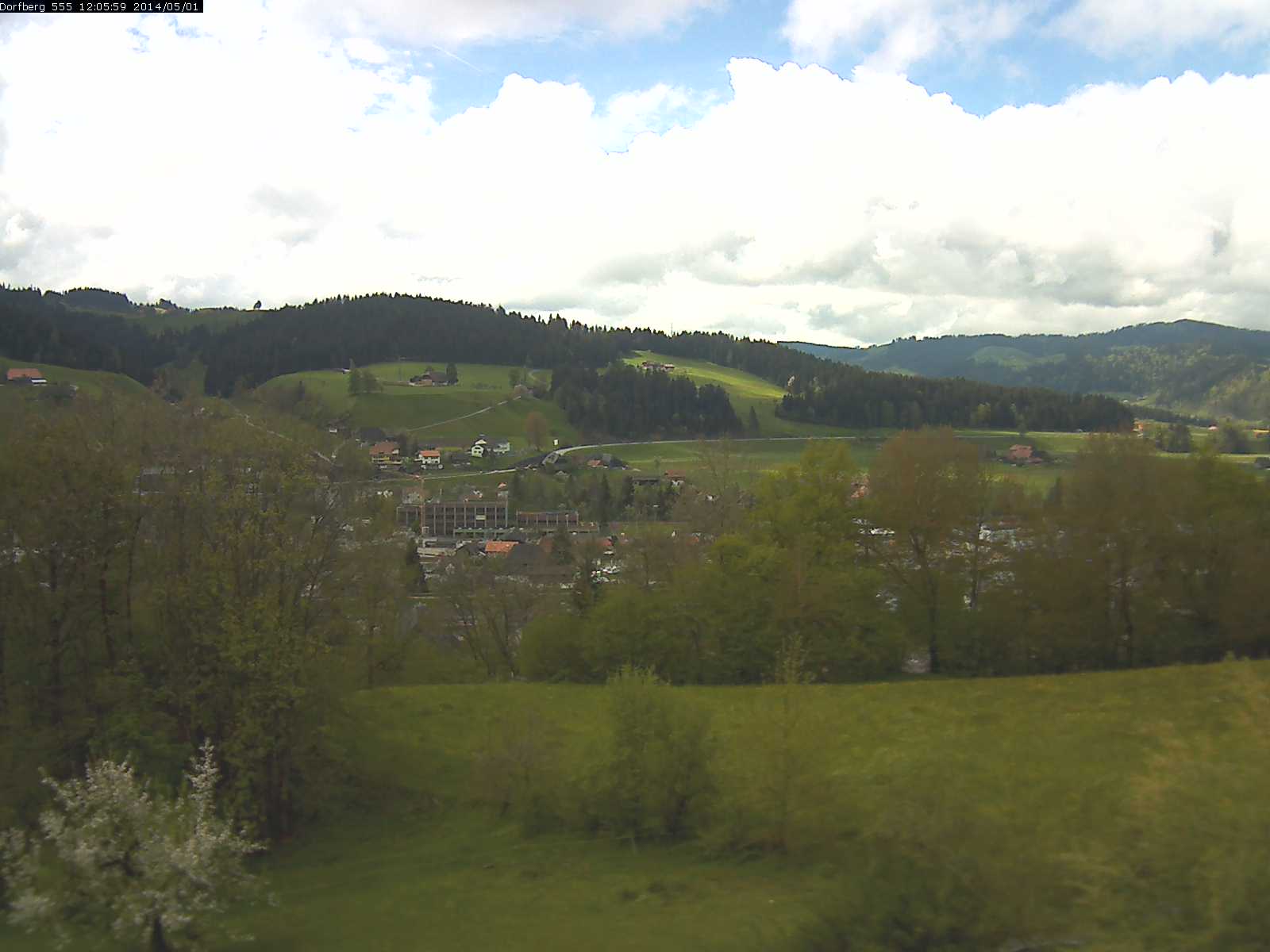 Webcam-Bild: Aussicht vom Dorfberg in Langnau 20140501-120600