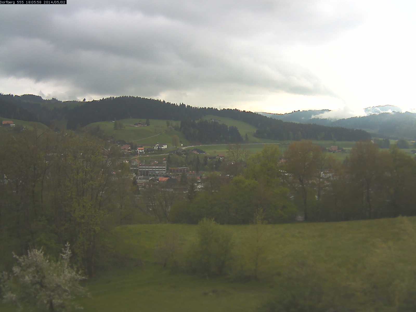 Webcam-Bild: Aussicht vom Dorfberg in Langnau 20140502-180600