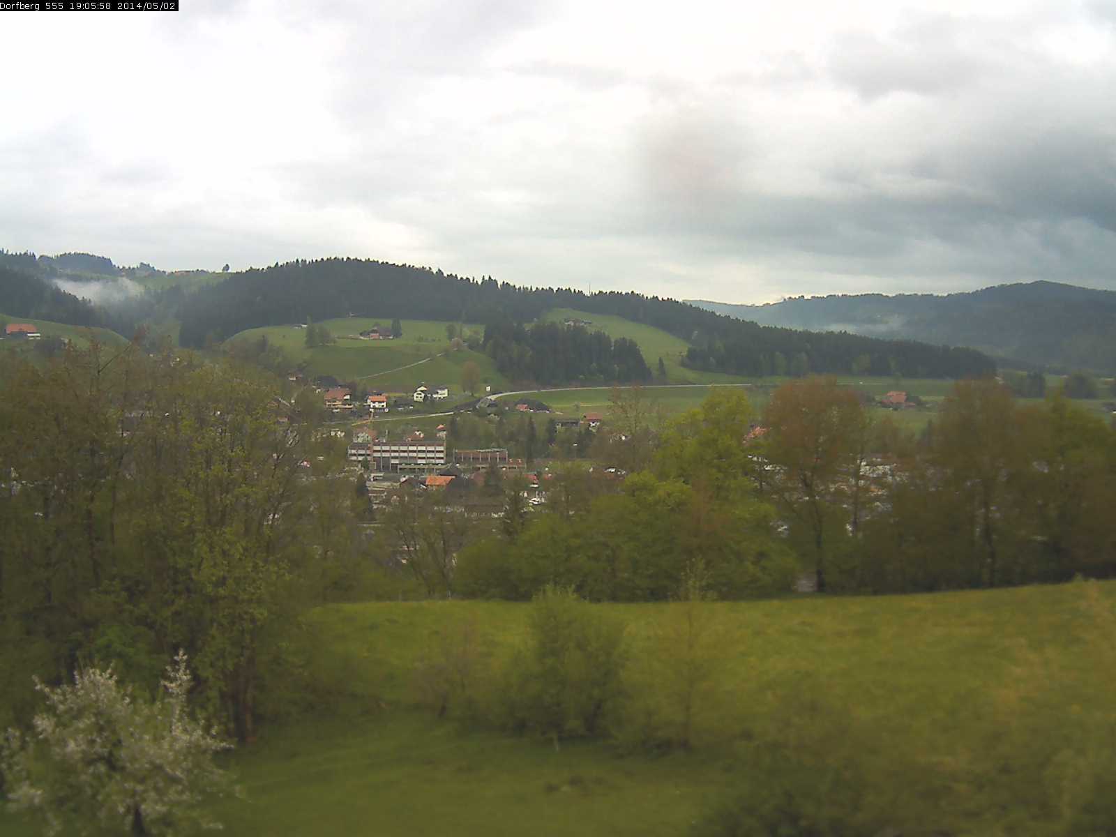 Webcam-Bild: Aussicht vom Dorfberg in Langnau 20140502-190600