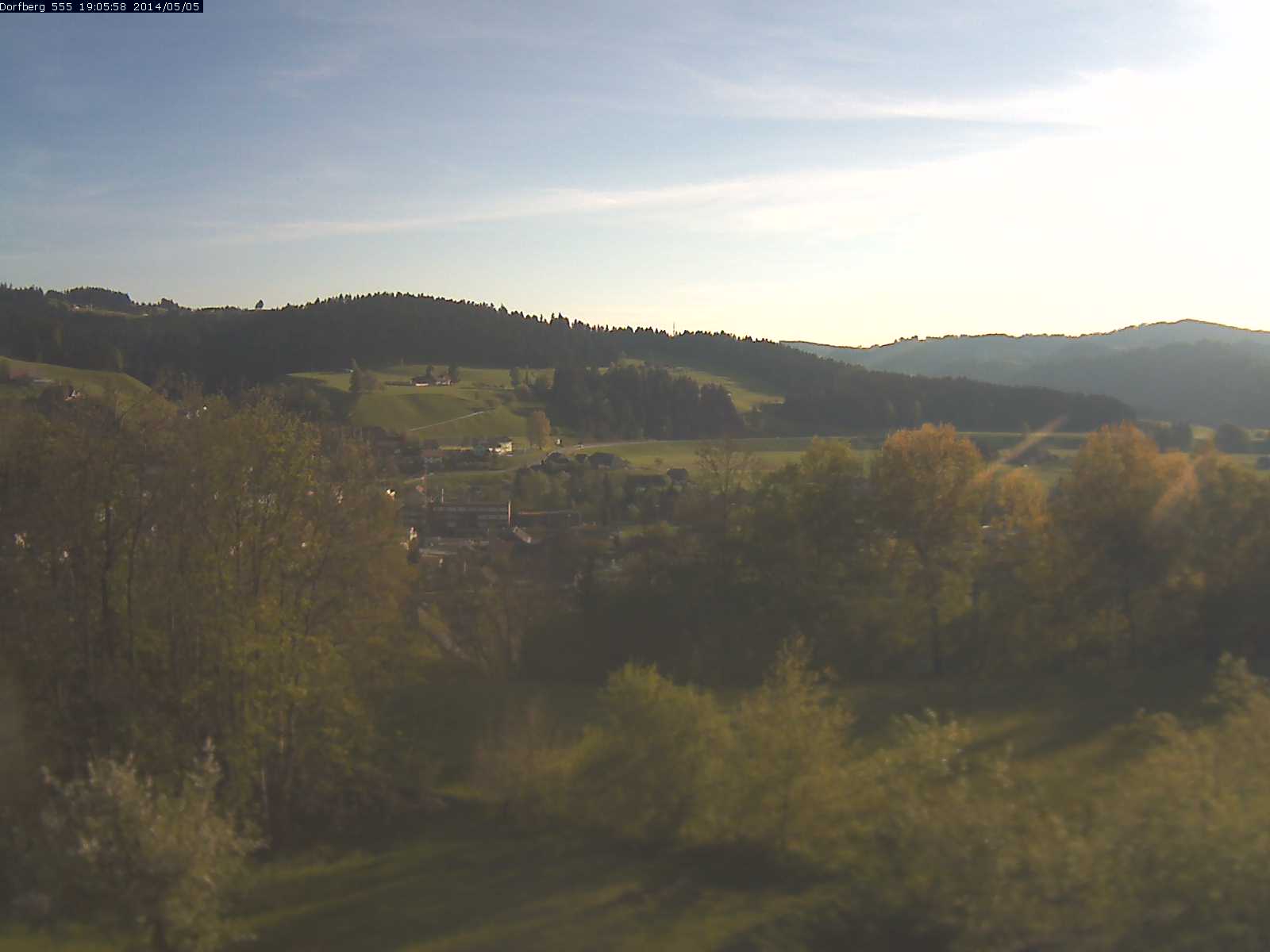 Webcam-Bild: Aussicht vom Dorfberg in Langnau 20140505-190600