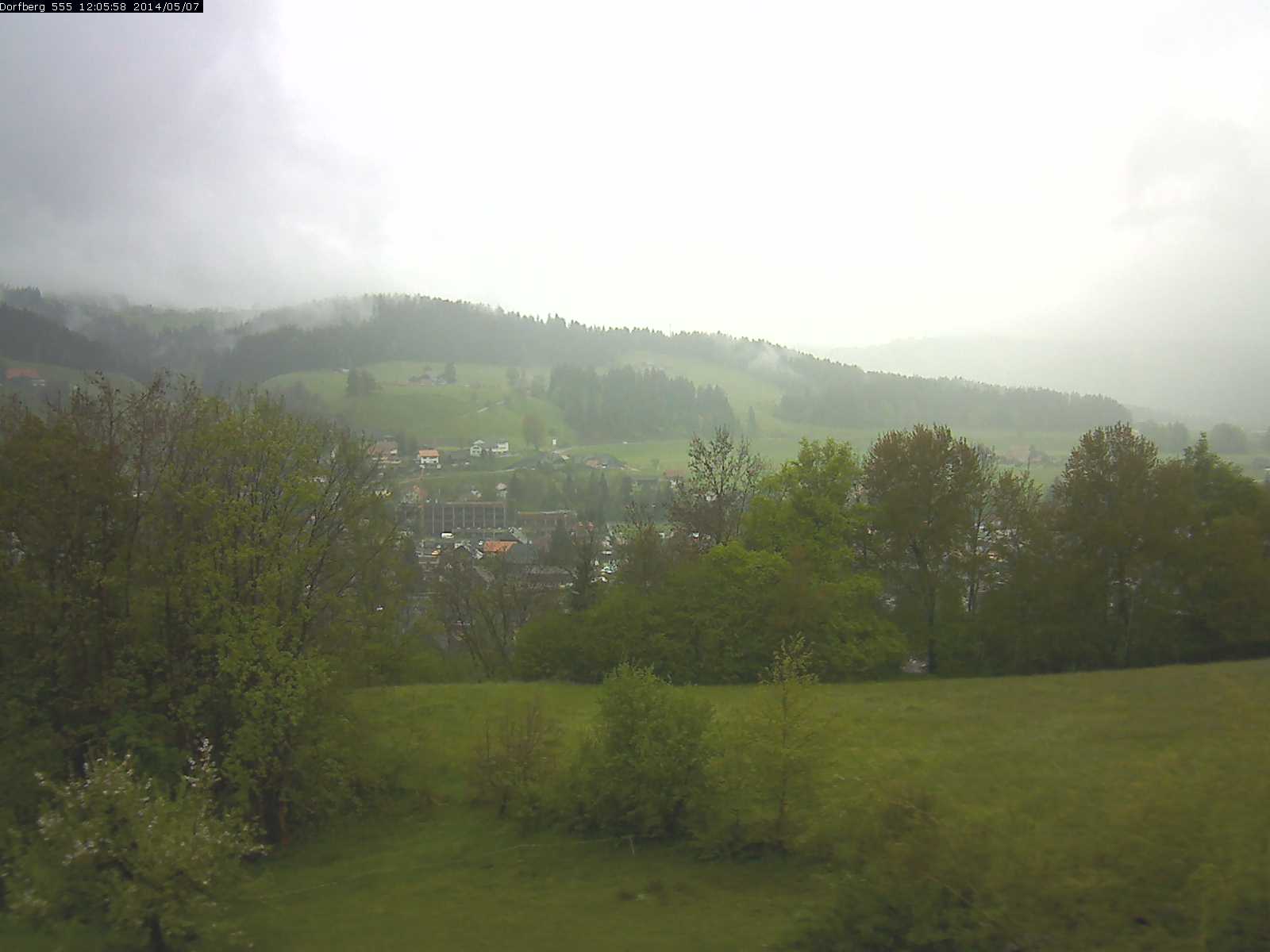 Webcam-Bild: Aussicht vom Dorfberg in Langnau 20140507-120600