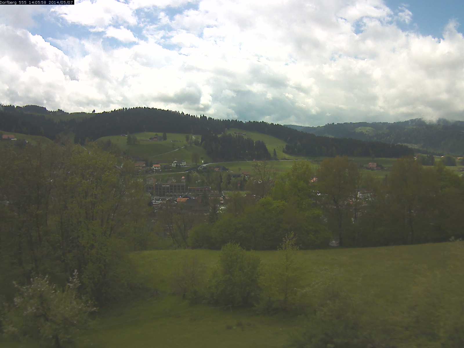 Webcam-Bild: Aussicht vom Dorfberg in Langnau 20140507-140600