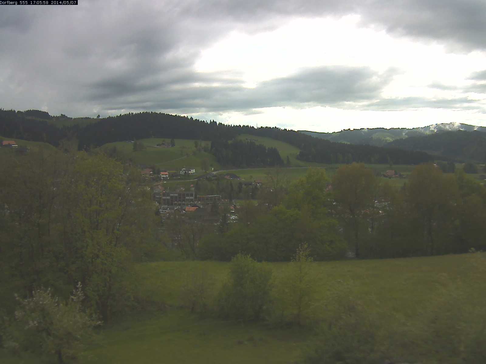 Webcam-Bild: Aussicht vom Dorfberg in Langnau 20140507-170600