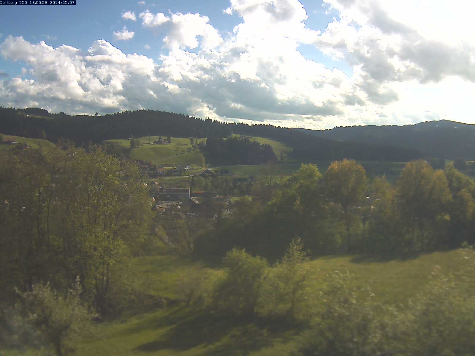 Webcam-Bild: Aussicht vom Dorfberg in Langnau 20140507-180600