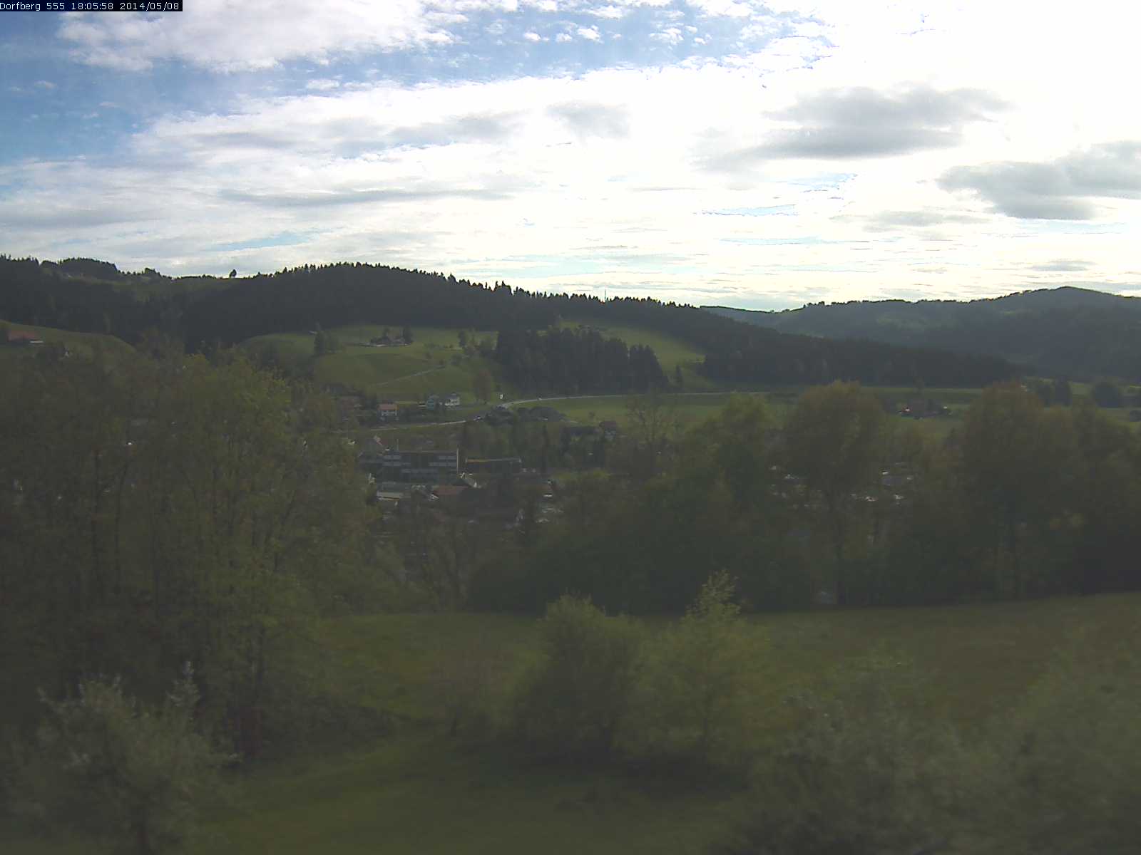 Webcam-Bild: Aussicht vom Dorfberg in Langnau 20140508-180600