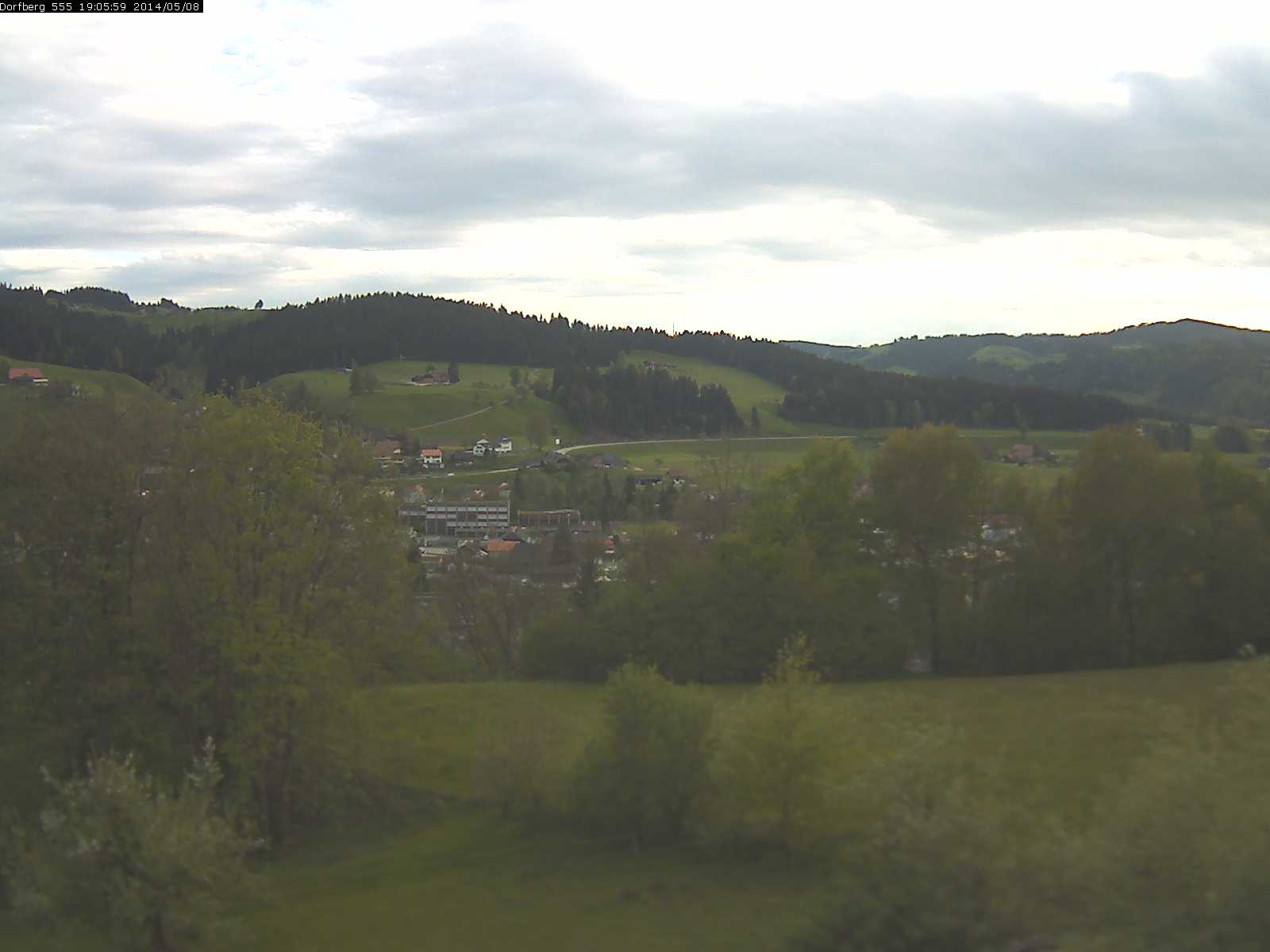 Webcam-Bild: Aussicht vom Dorfberg in Langnau 20140508-190600