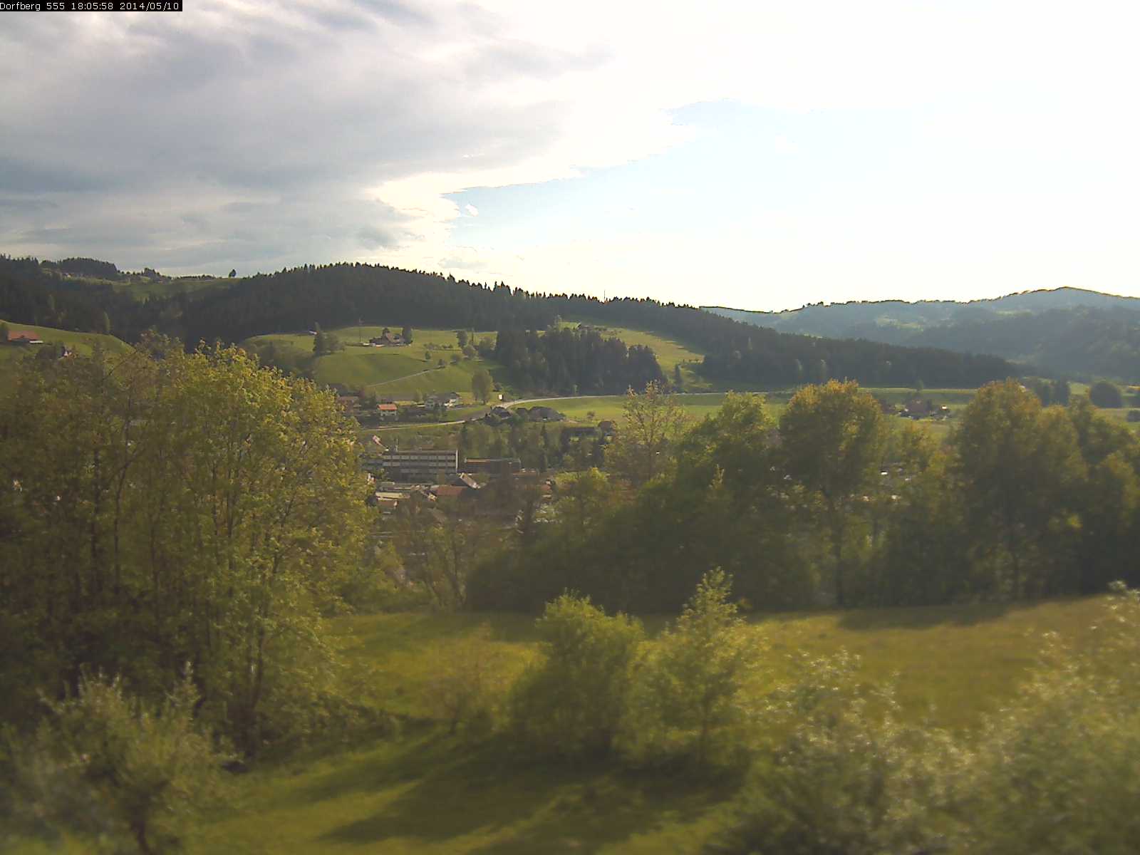 Webcam-Bild: Aussicht vom Dorfberg in Langnau 20140510-180600