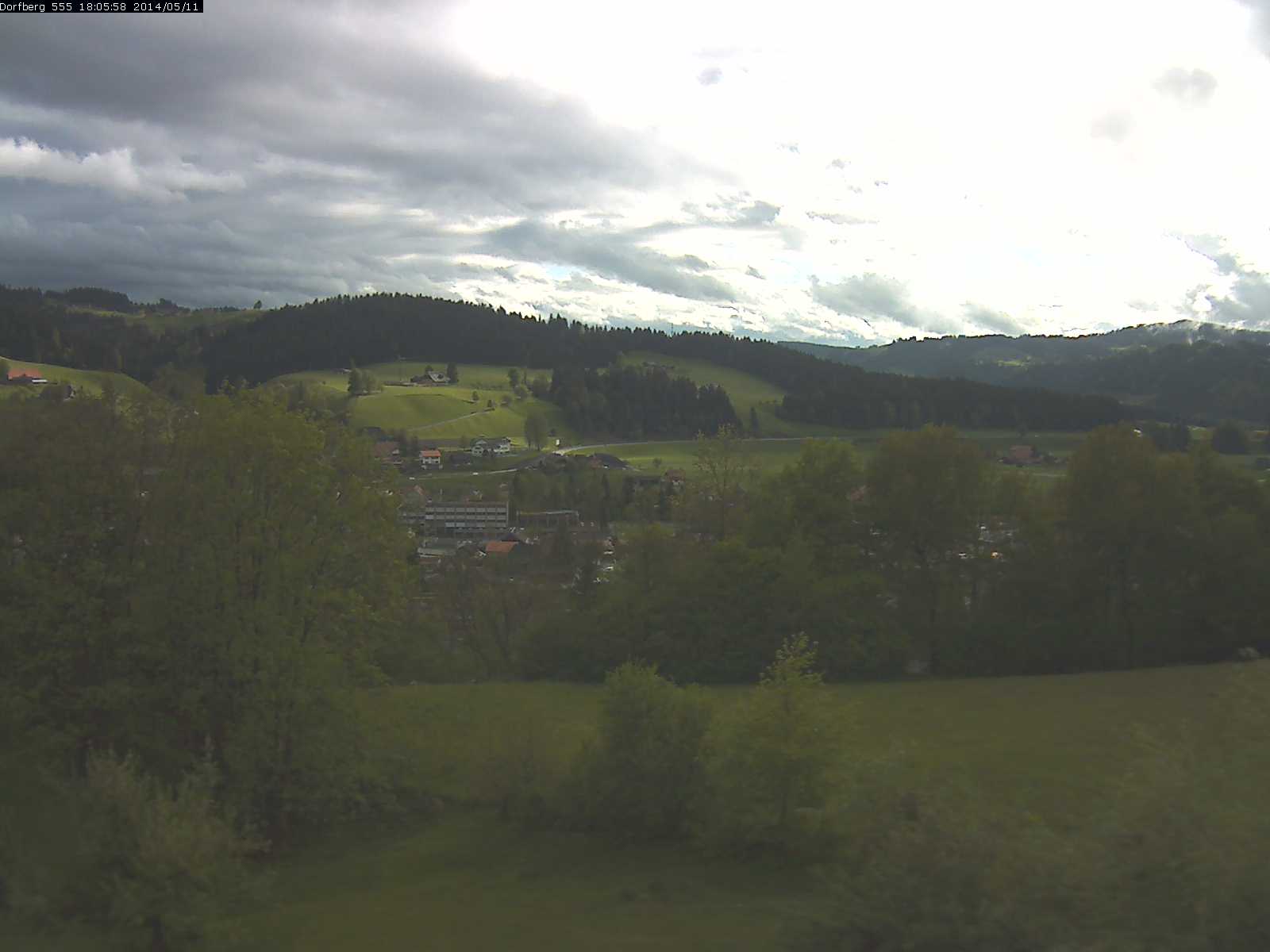 Webcam-Bild: Aussicht vom Dorfberg in Langnau 20140511-180600