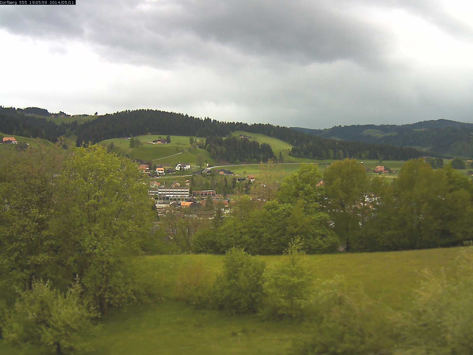Webcam-Bild: Aussicht vom Dorfberg in Langnau 20140511-190600