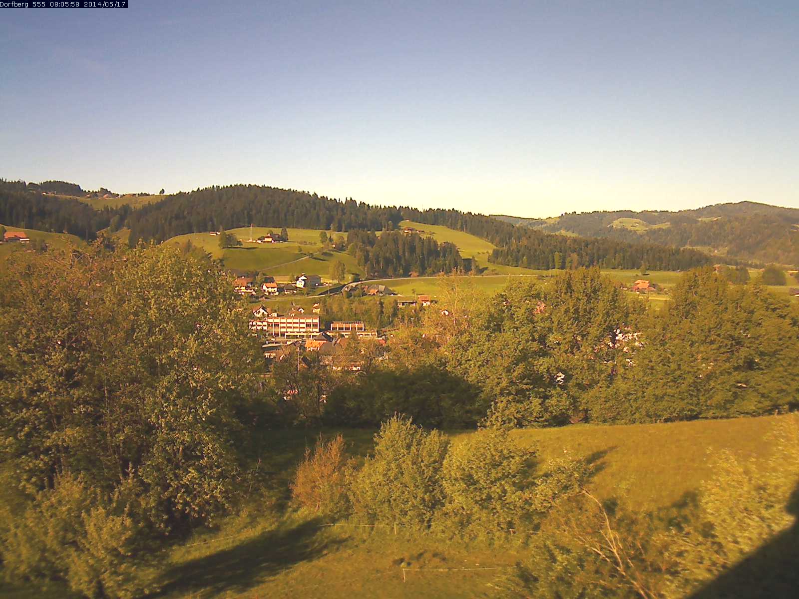 Webcam-Bild: Aussicht vom Dorfberg in Langnau 20140517-080600