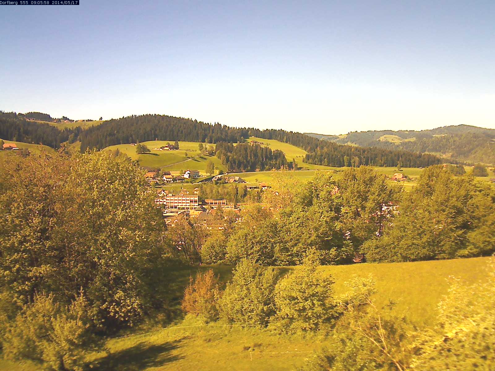 Webcam-Bild: Aussicht vom Dorfberg in Langnau 20140517-090600