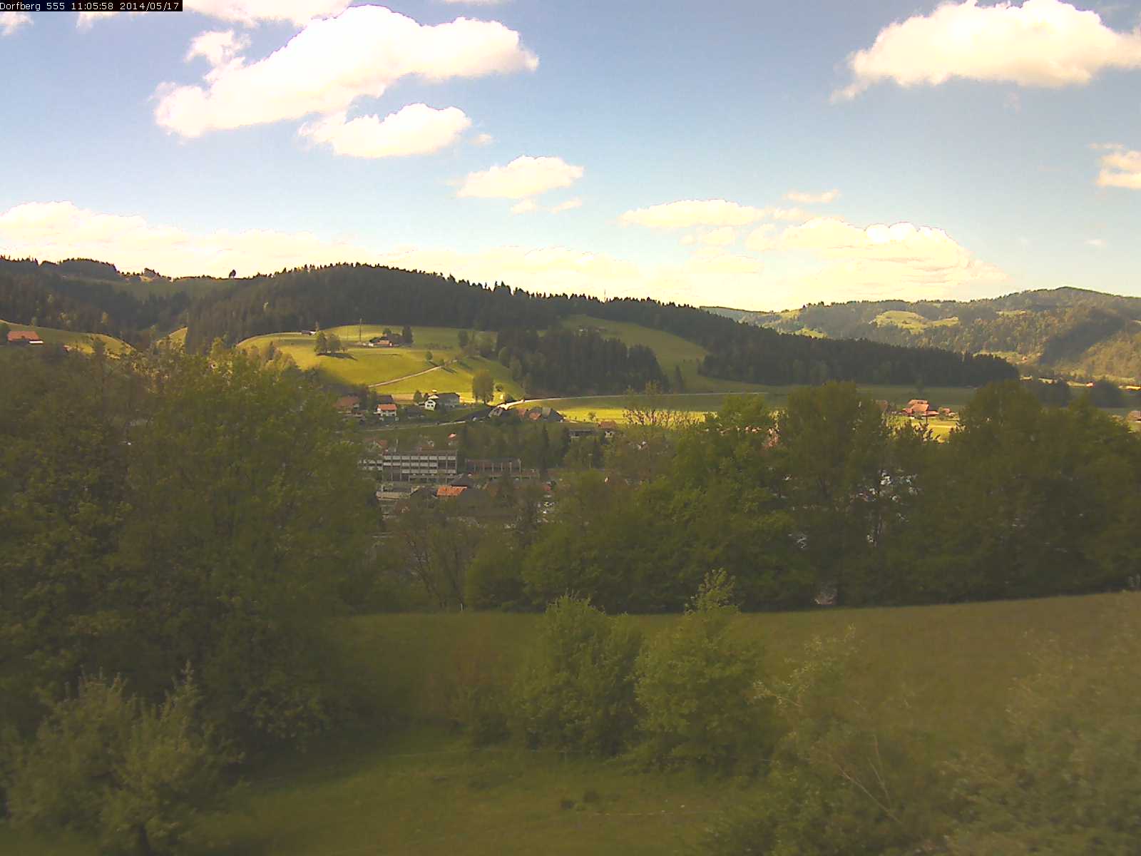Webcam-Bild: Aussicht vom Dorfberg in Langnau 20140517-110600