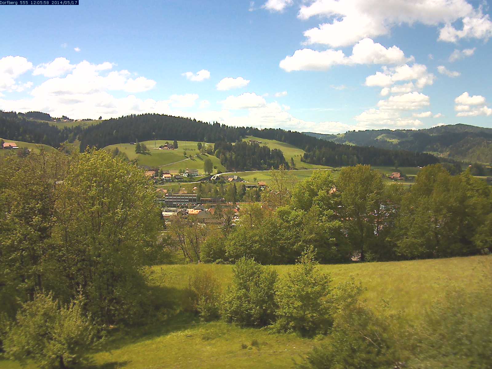 Webcam-Bild: Aussicht vom Dorfberg in Langnau 20140517-120600