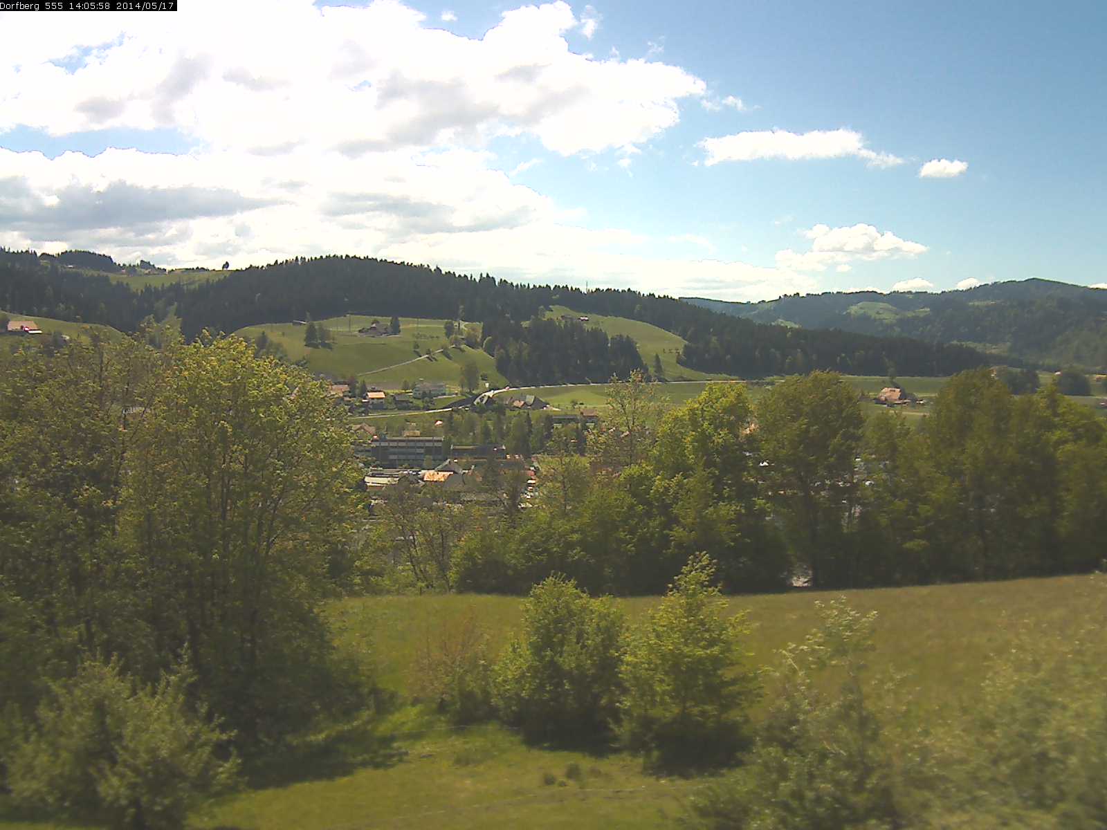 Webcam-Bild: Aussicht vom Dorfberg in Langnau 20140517-140600