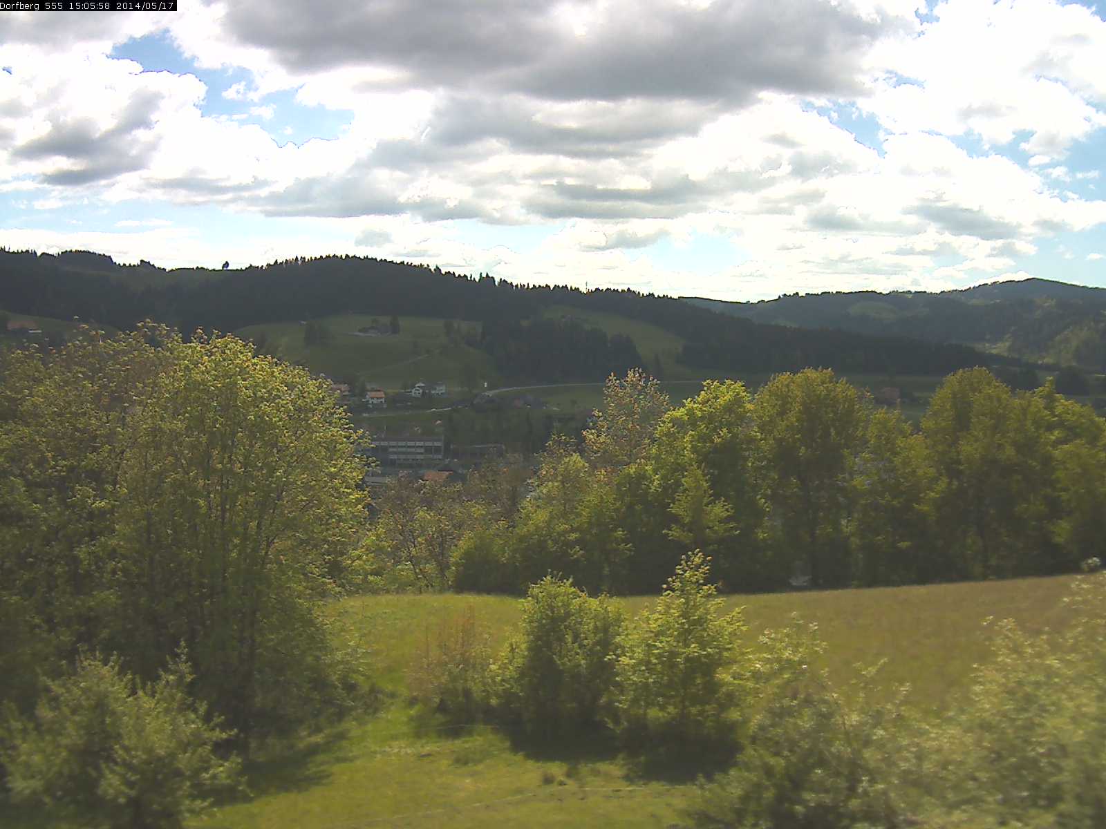 Webcam-Bild: Aussicht vom Dorfberg in Langnau 20140517-150600