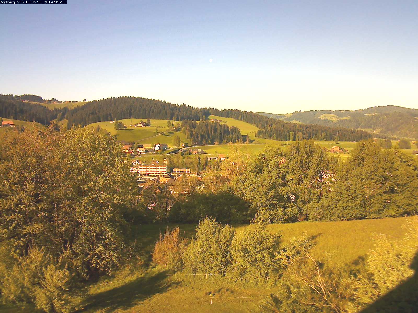 Webcam-Bild: Aussicht vom Dorfberg in Langnau 20140518-080600