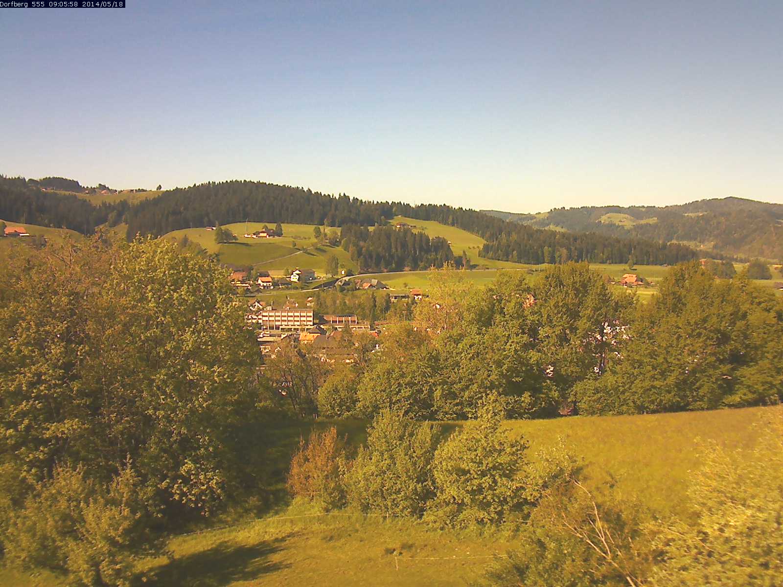 Webcam-Bild: Aussicht vom Dorfberg in Langnau 20140518-090600