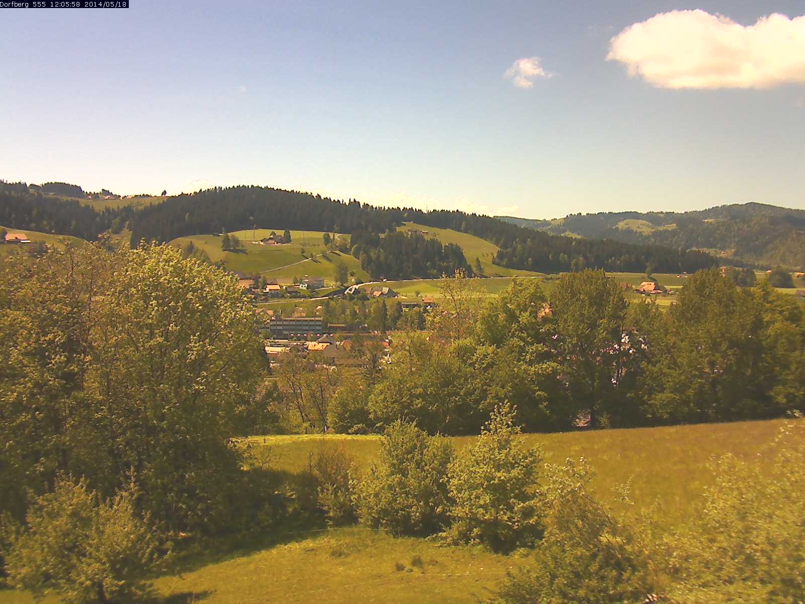 Webcam-Bild: Aussicht vom Dorfberg in Langnau 20140518-120600