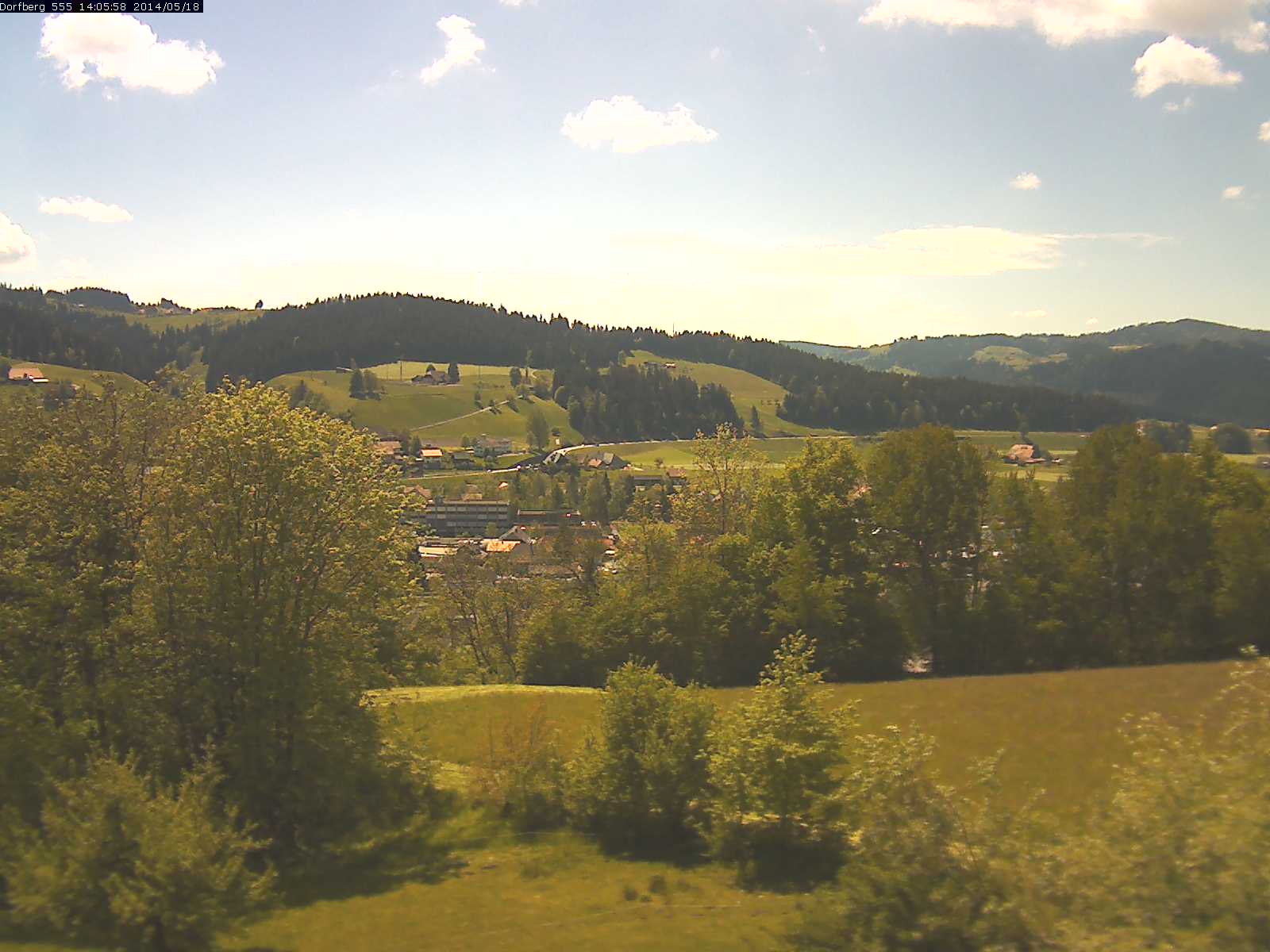 Webcam-Bild: Aussicht vom Dorfberg in Langnau 20140518-140600