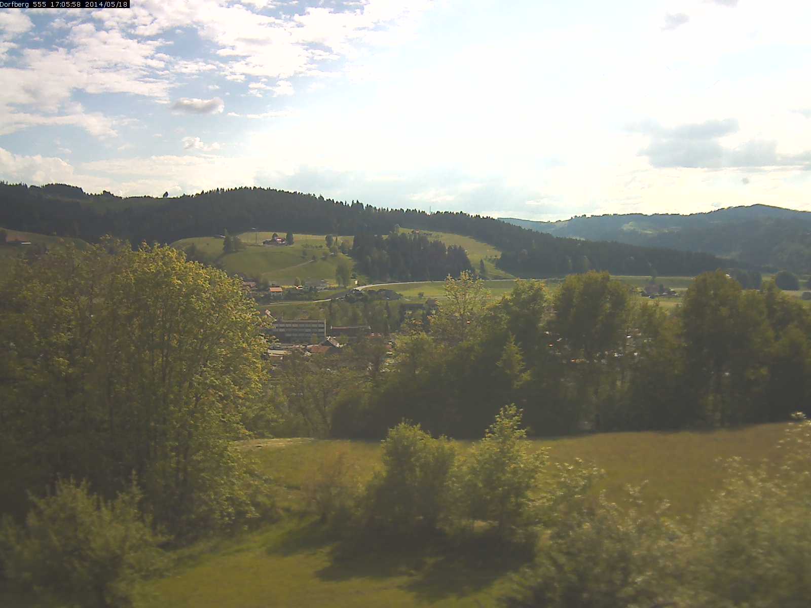 Webcam-Bild: Aussicht vom Dorfberg in Langnau 20140518-170600