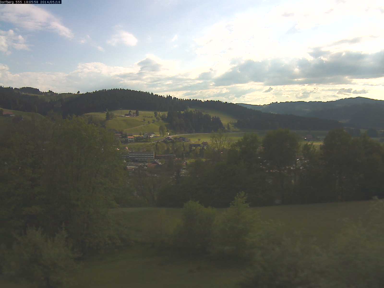 Webcam-Bild: Aussicht vom Dorfberg in Langnau 20140518-180600