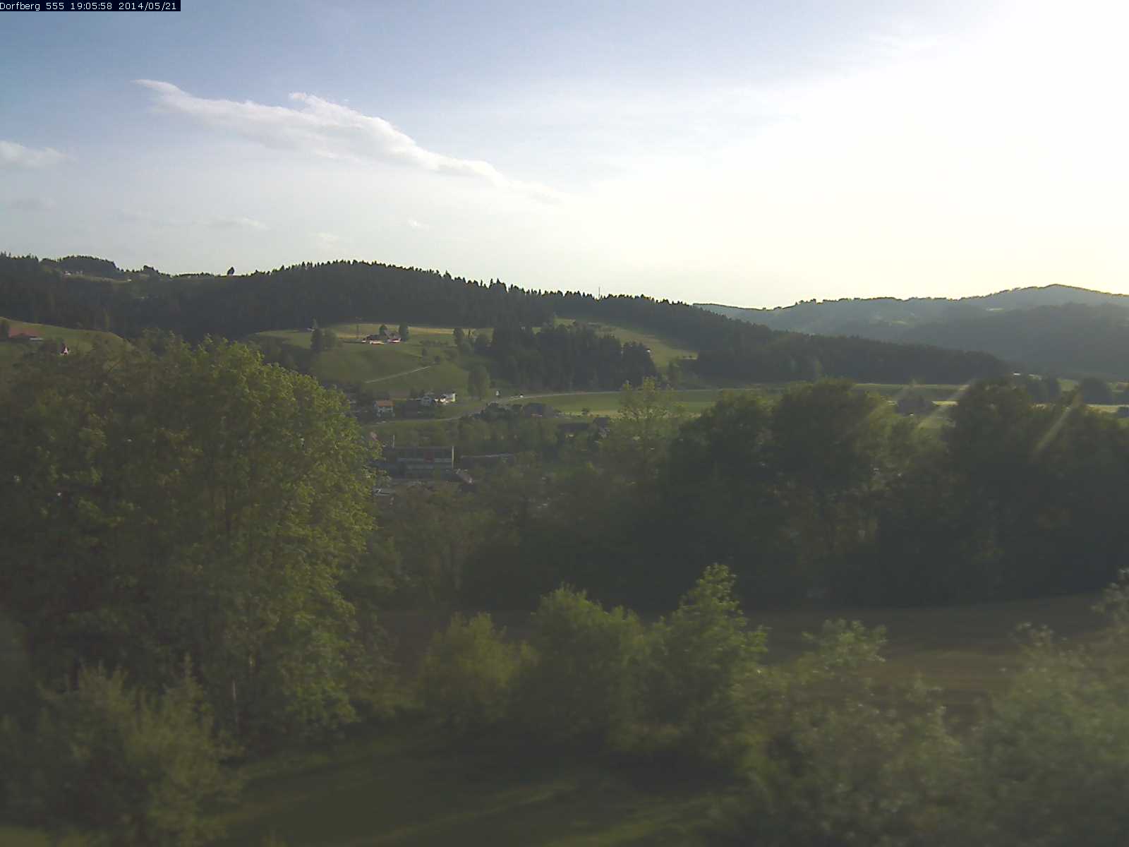 Webcam-Bild: Aussicht vom Dorfberg in Langnau 20140521-190600