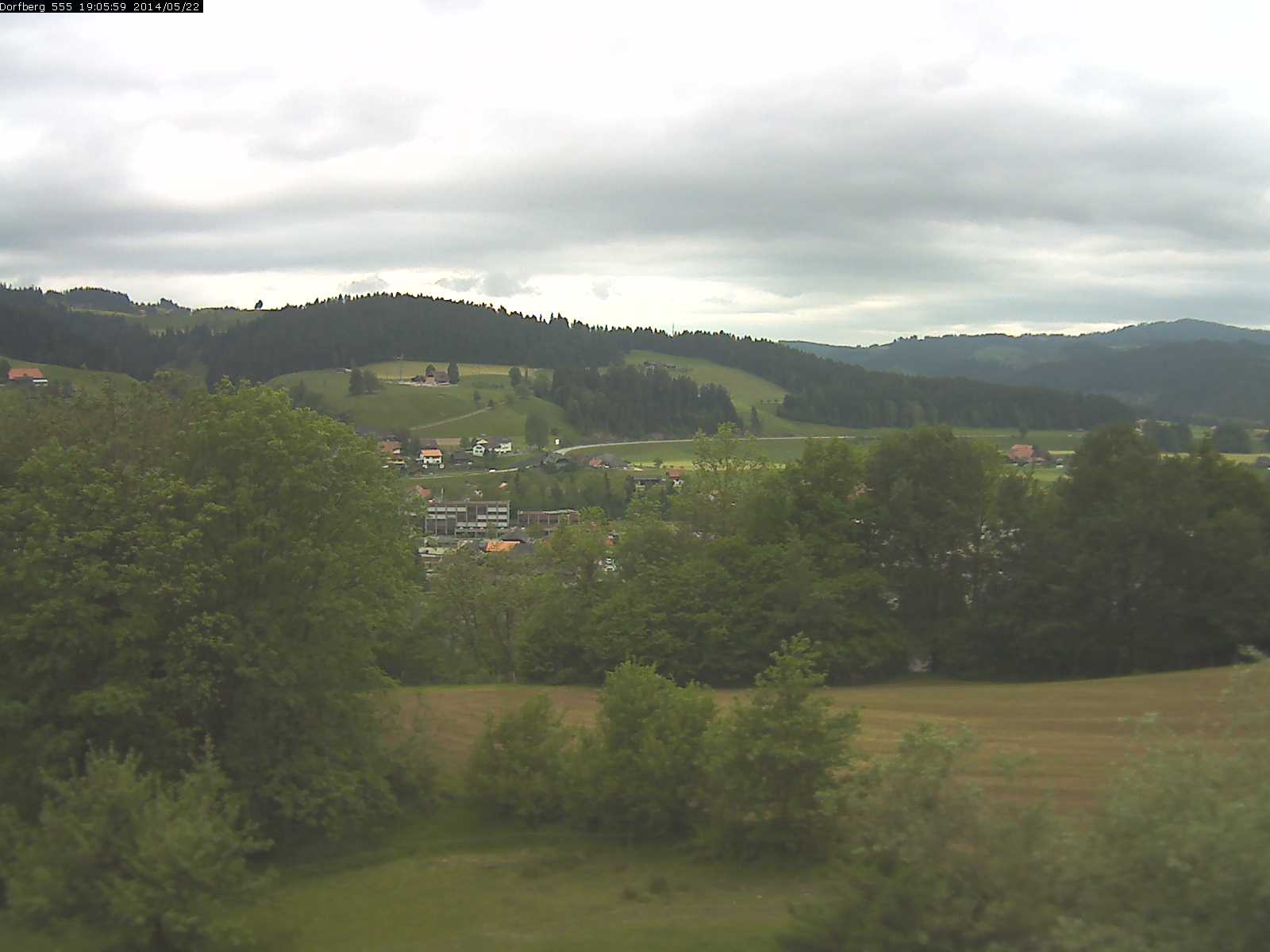 Webcam-Bild: Aussicht vom Dorfberg in Langnau 20140522-190600