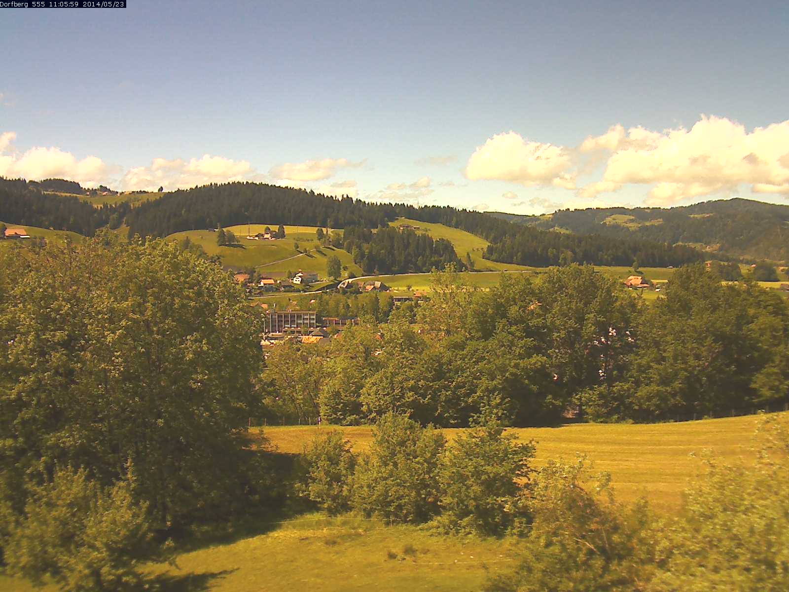 Webcam-Bild: Aussicht vom Dorfberg in Langnau 20140523-110600