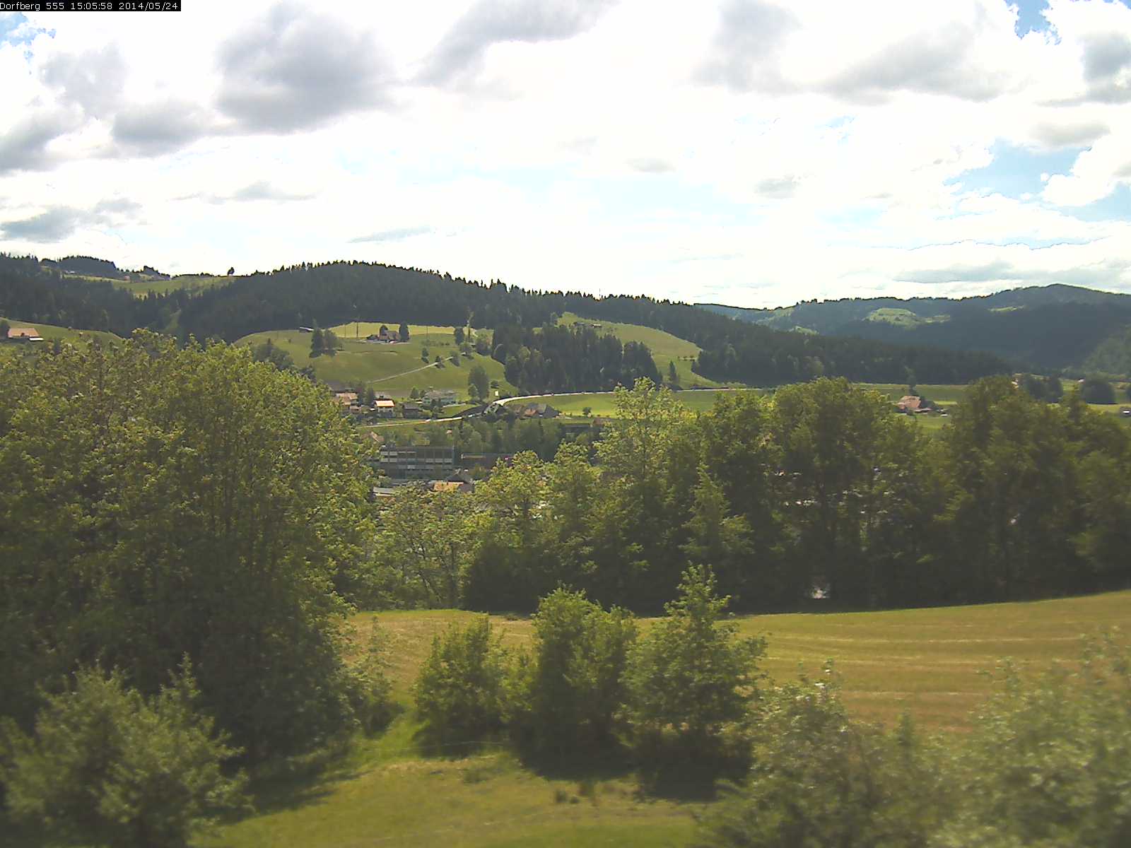 Webcam-Bild: Aussicht vom Dorfberg in Langnau 20140524-150600