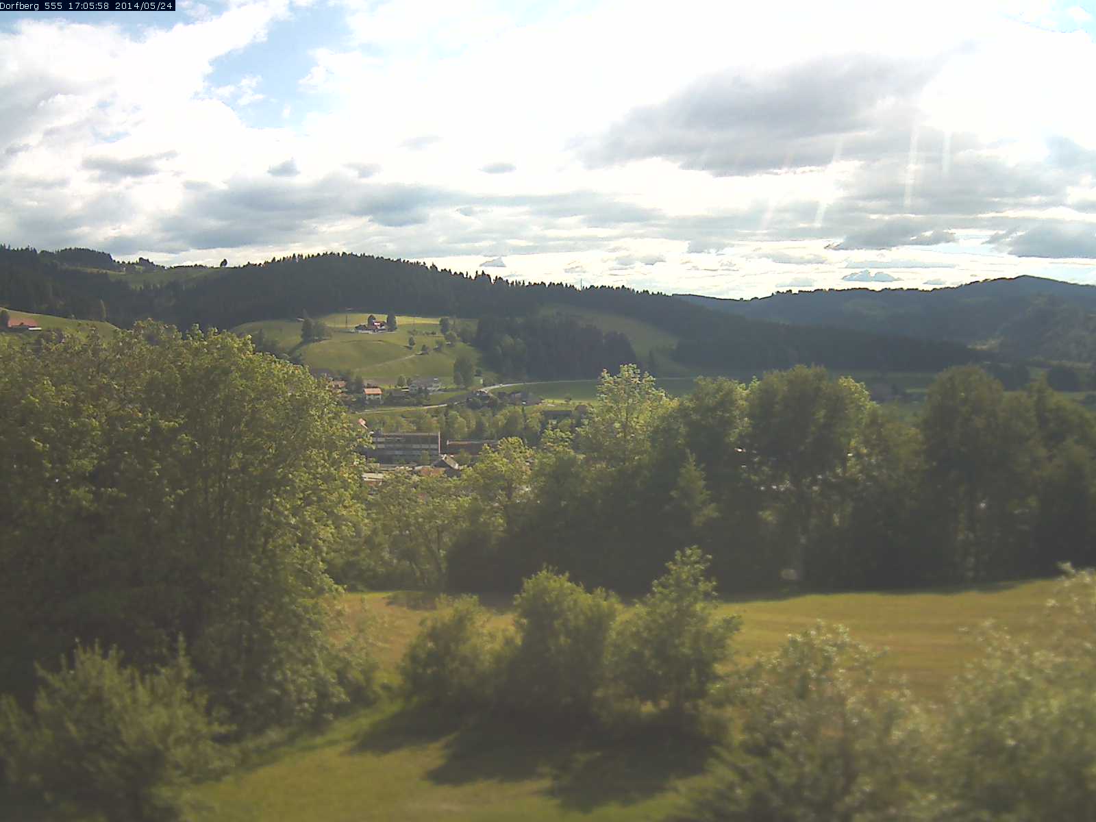 Webcam-Bild: Aussicht vom Dorfberg in Langnau 20140524-170600
