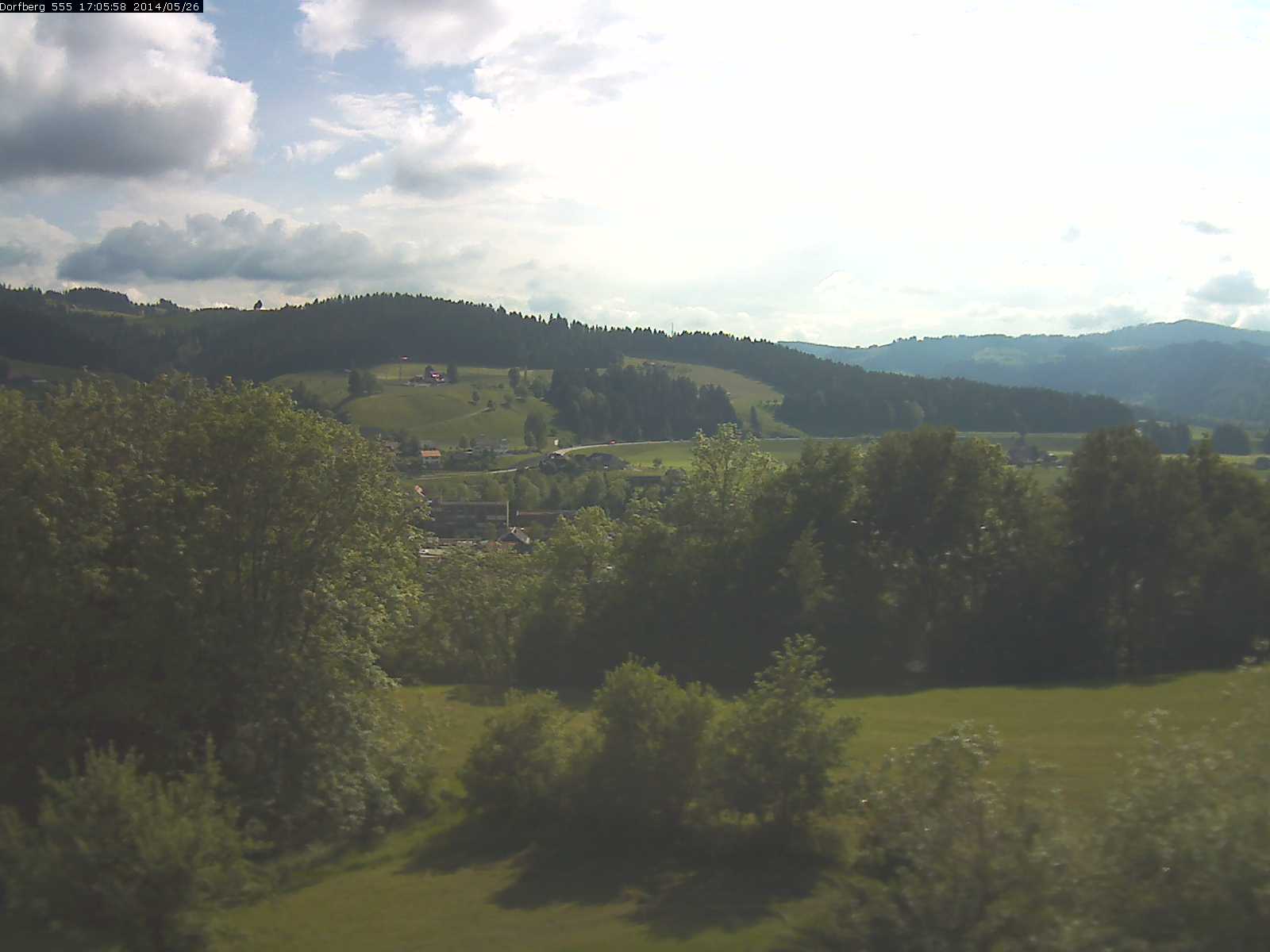 Webcam-Bild: Aussicht vom Dorfberg in Langnau 20140526-170600