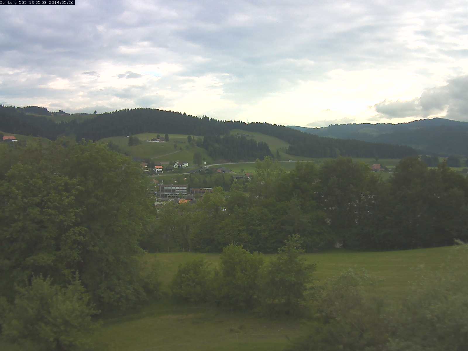 Webcam-Bild: Aussicht vom Dorfberg in Langnau 20140526-190600