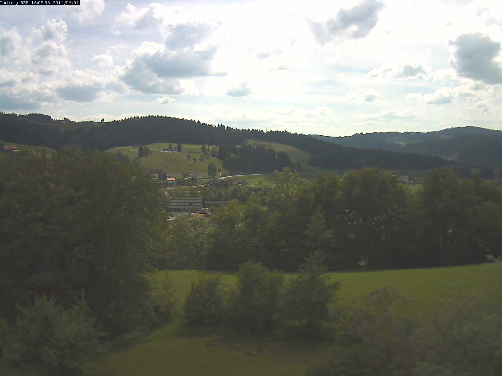 Webcam-Bild: Aussicht vom Dorfberg in Langnau 20140601-160600