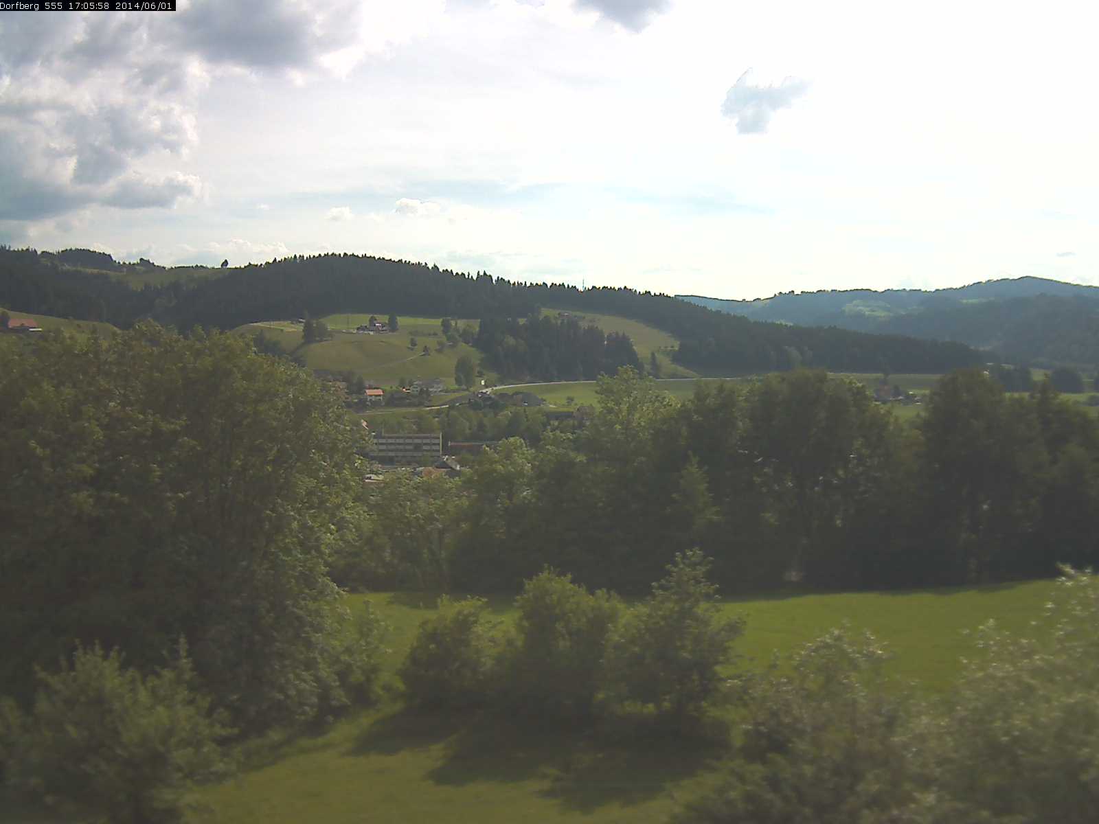 Webcam-Bild: Aussicht vom Dorfberg in Langnau 20140601-170600