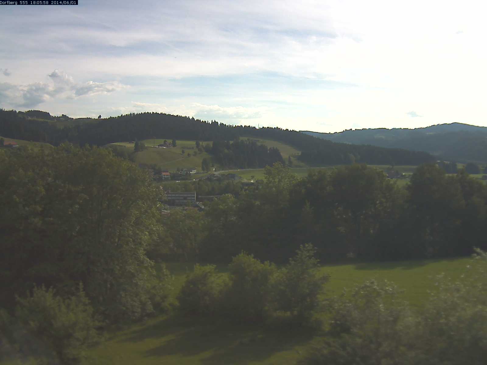 Webcam-Bild: Aussicht vom Dorfberg in Langnau 20140601-180600