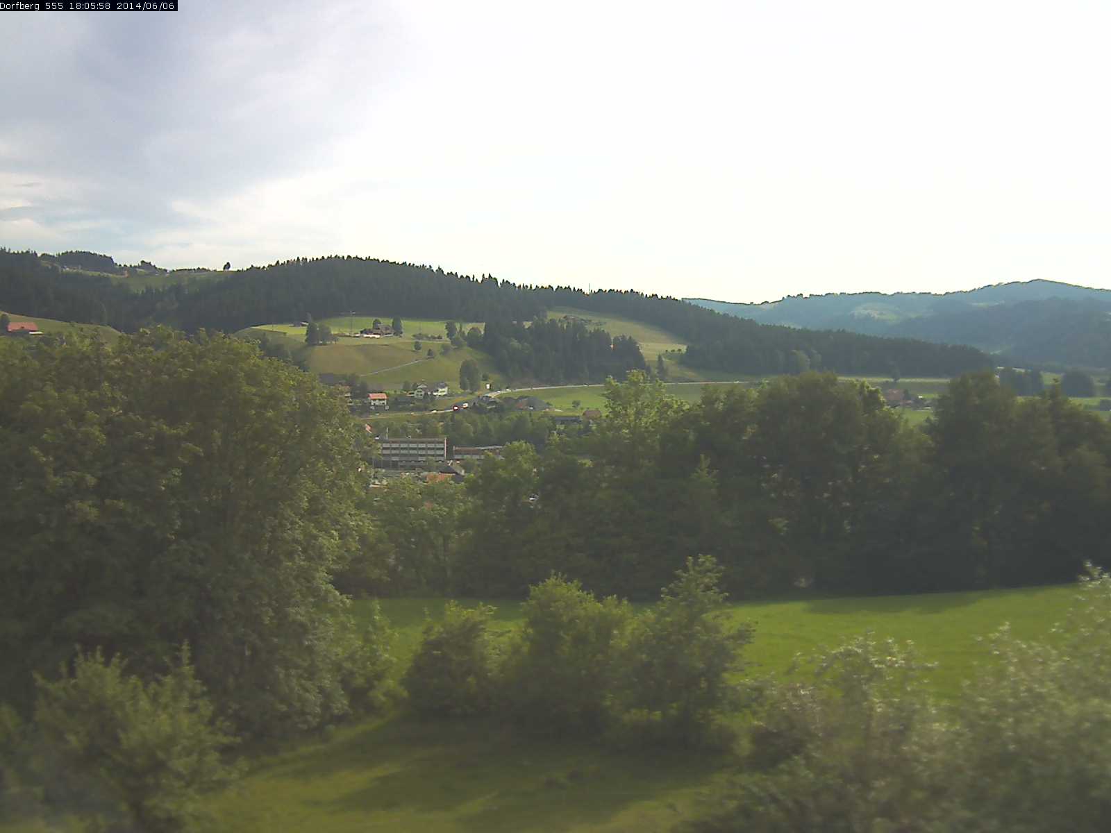 Webcam-Bild: Aussicht vom Dorfberg in Langnau 20140606-180600