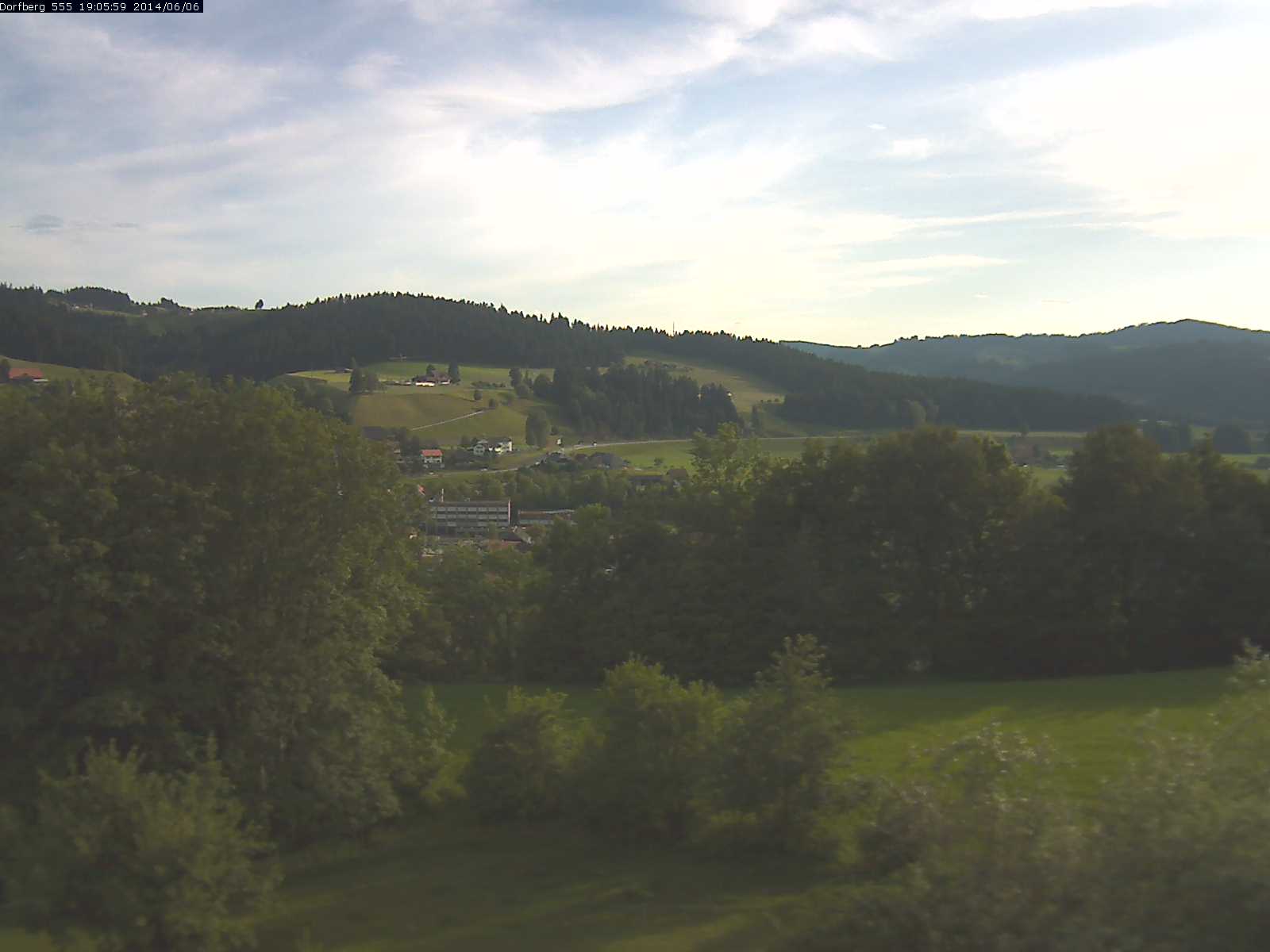 Webcam-Bild: Aussicht vom Dorfberg in Langnau 20140606-190600