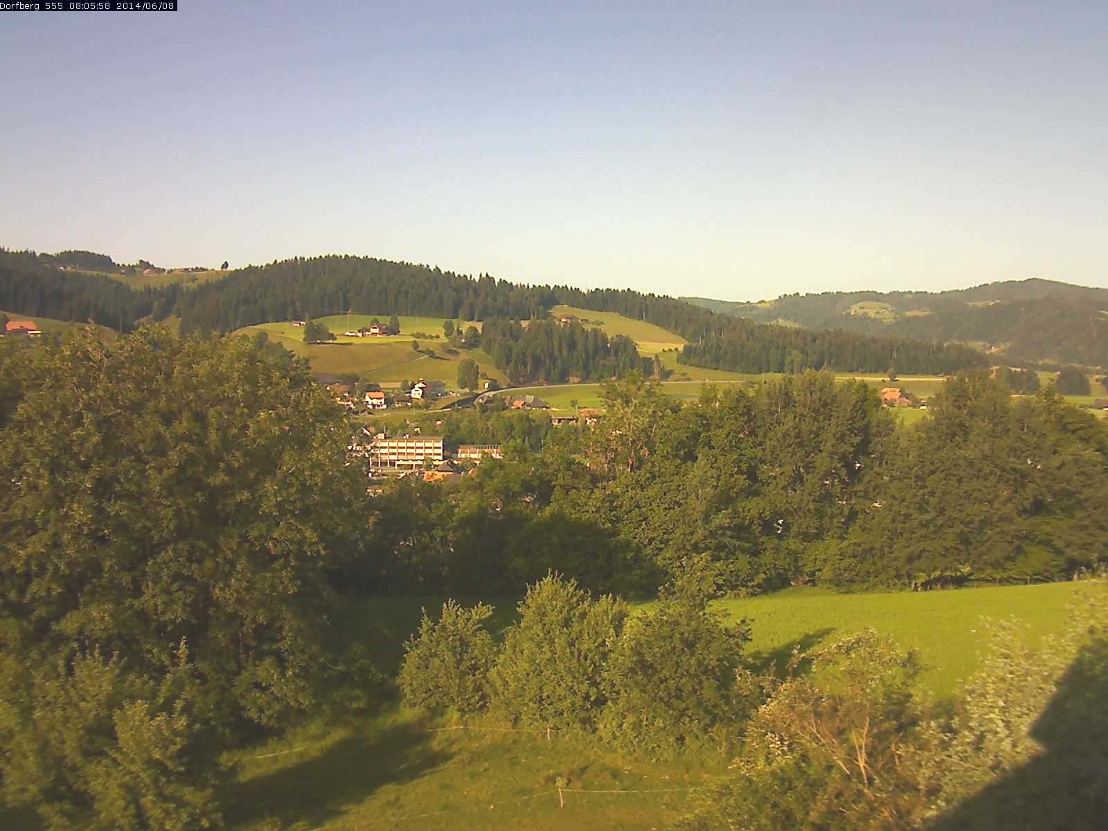 Webcam-Bild: Aussicht vom Dorfberg in Langnau 20140608-080600